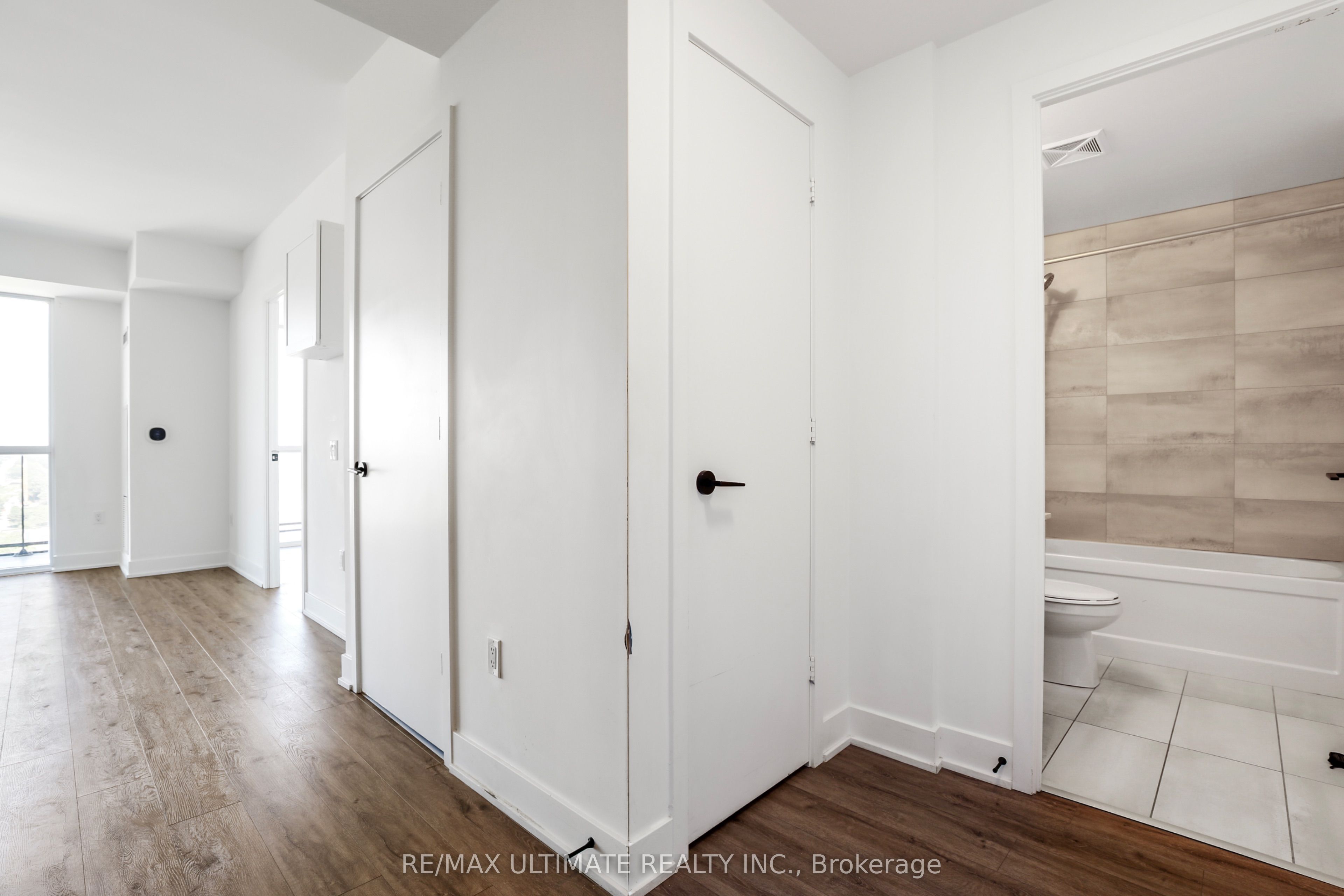 50 George Butchart Drive 906, Toronto, ON M3K 0C9 photo 5