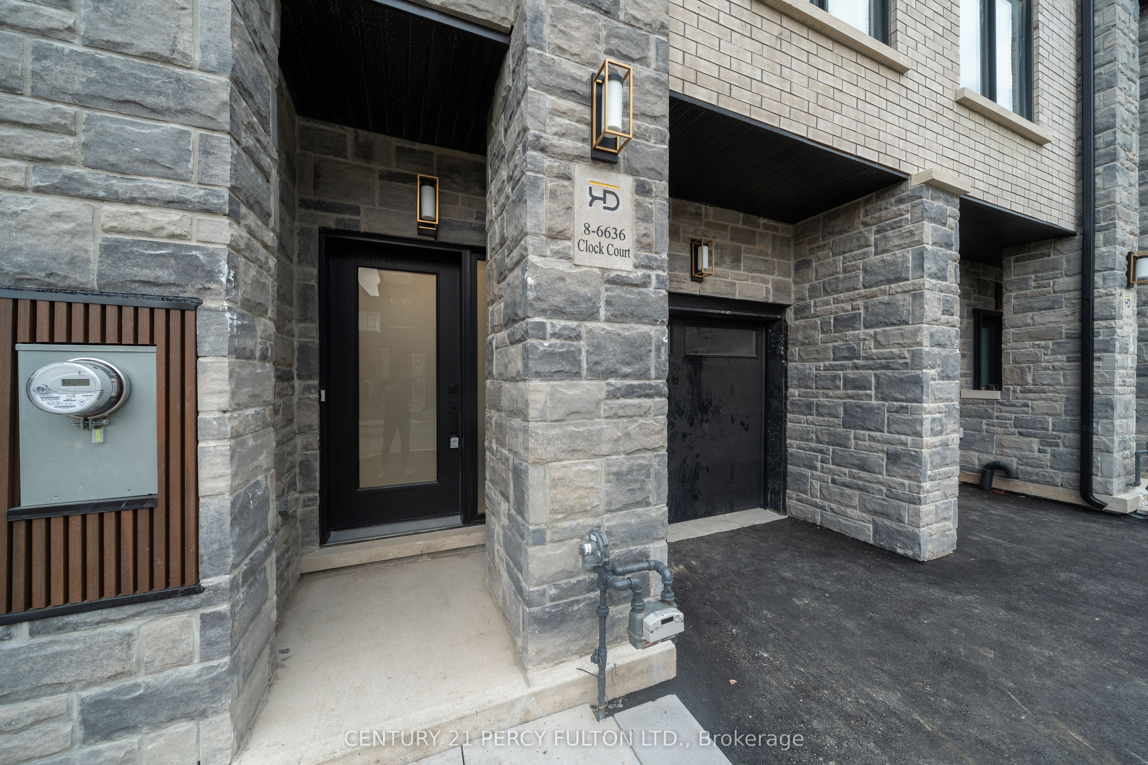 6636 Clock Court 8, Mississauga, ON L5W 1N2 photo 2