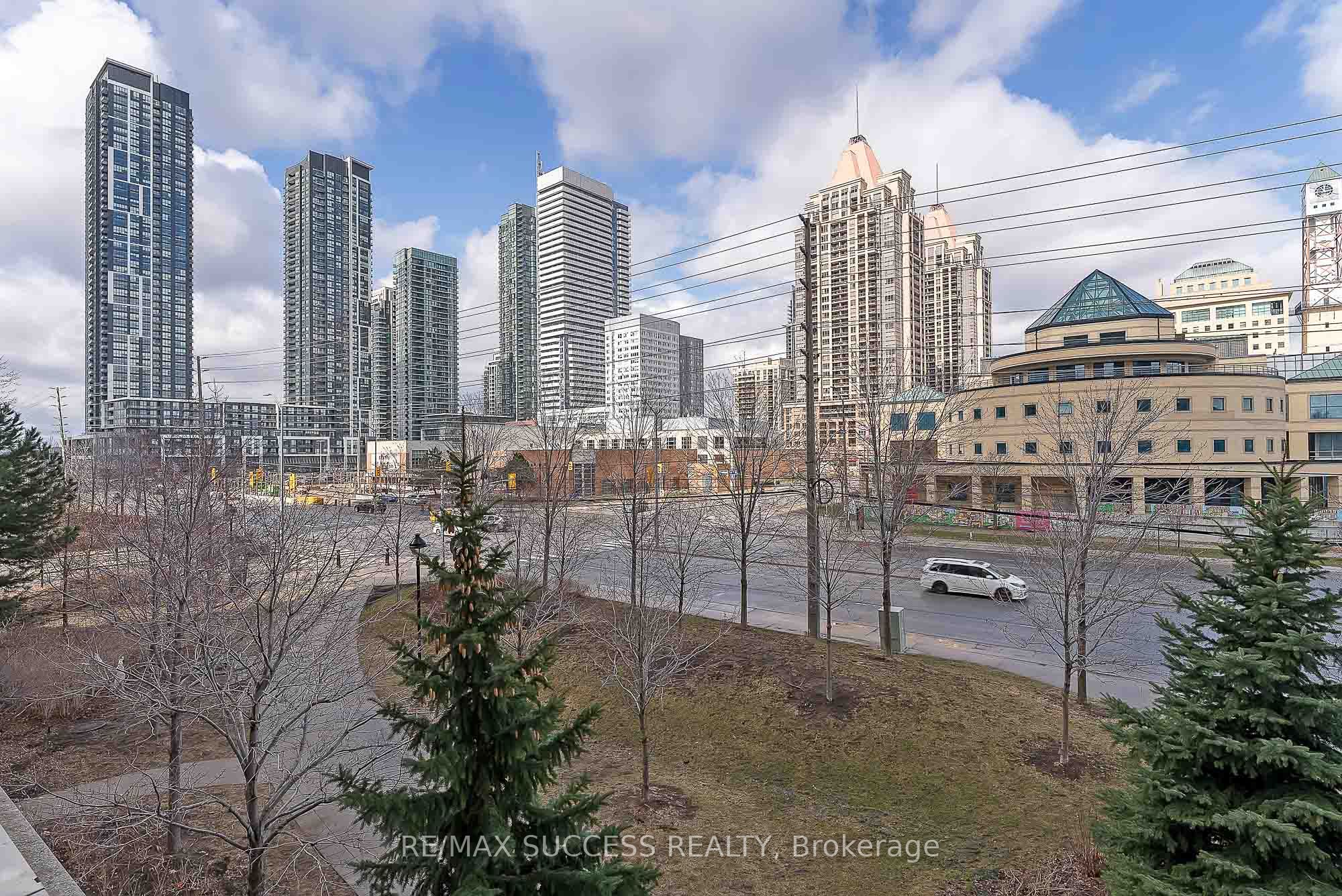 310 Burnhamthorpe Road W 203, Mississauga, ON L5B 4P9 photo 2