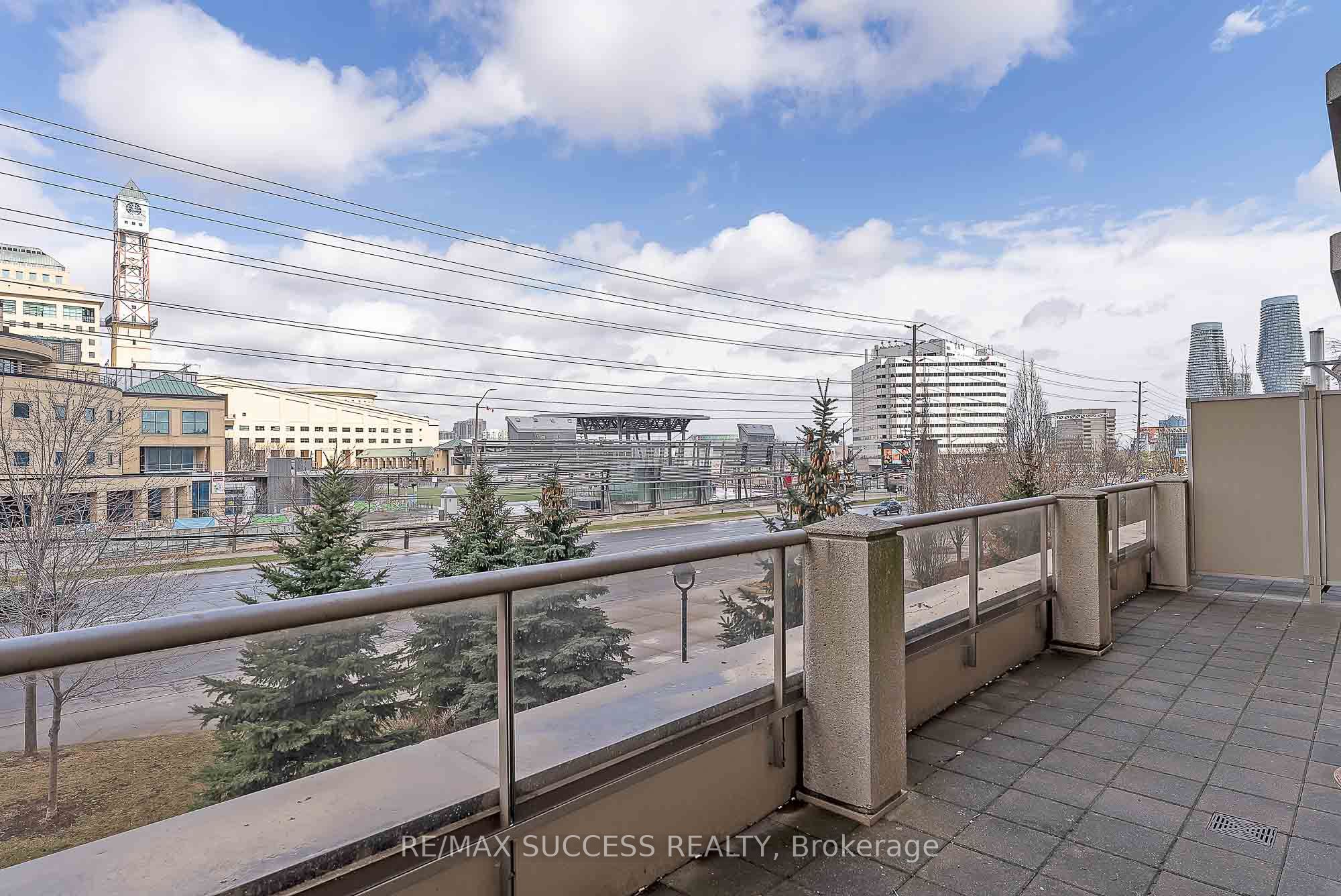 310 Burnhamthorpe Road W 203, Mississauga, ON L5B 4P9 photo 3