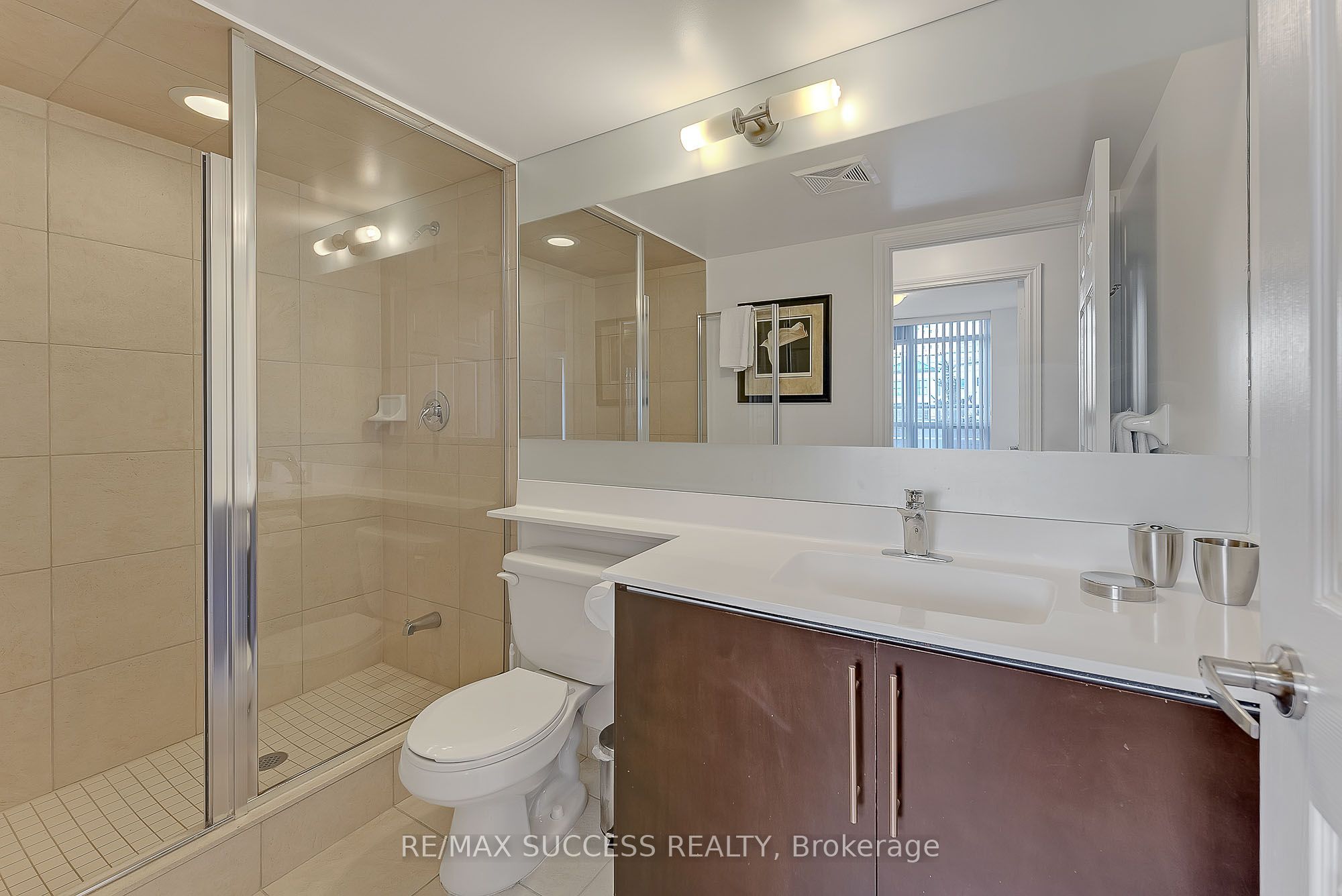 310 Burnhamthorpe Road W 203, Mississauga, ON L5B 4P9 photo 5
