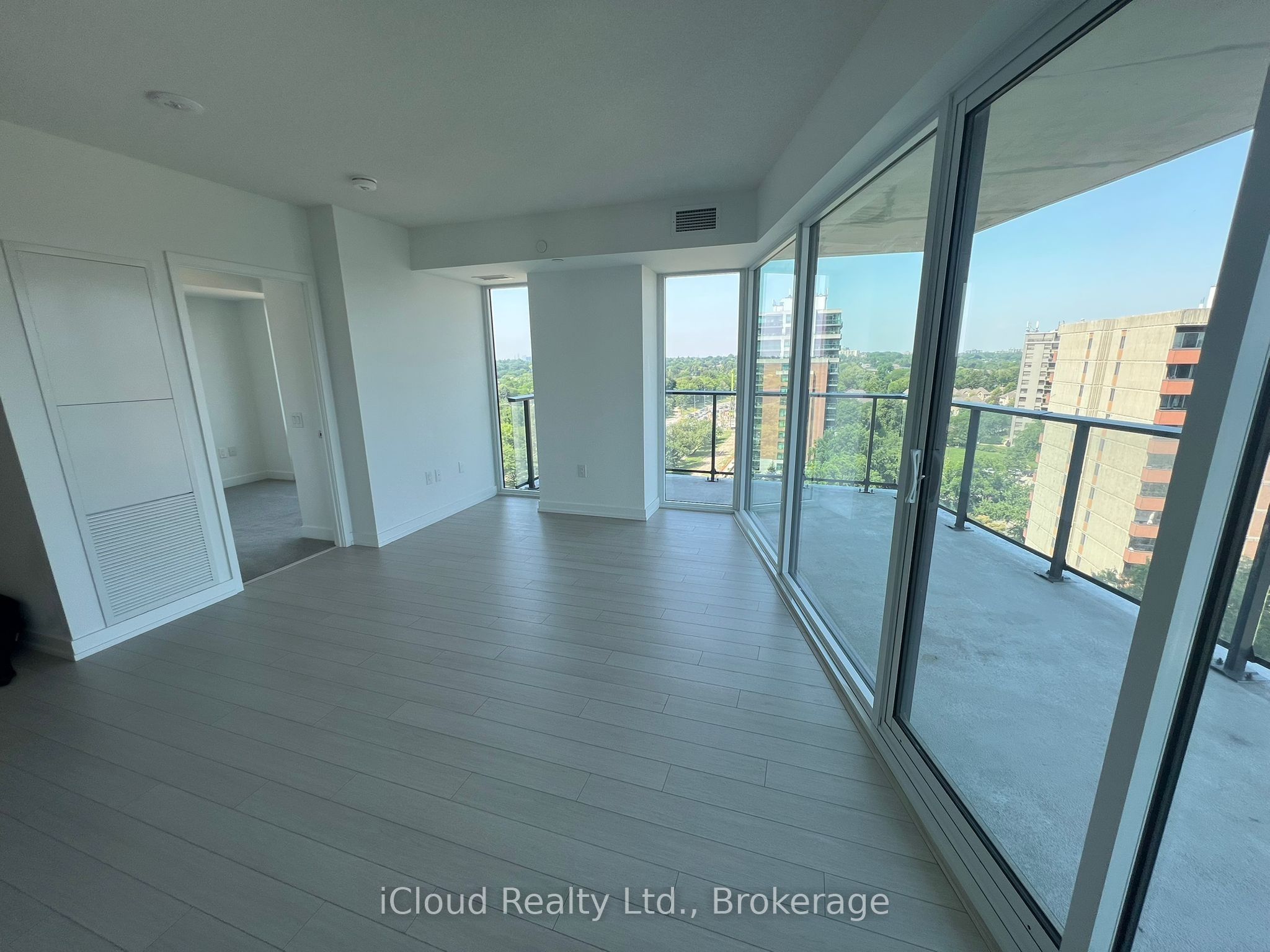 4010 Eglinton Avenue 1102, Toronto, ON M9A 0G5 photo 2