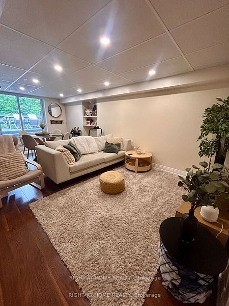 3766 Forest Bluff Crescent, Mississauga, ON L5N 7T7 photo 3