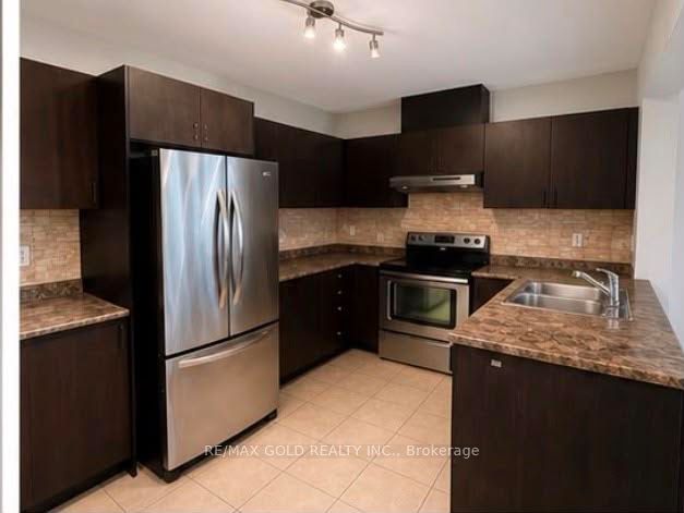 765 Millworks Crescent, Mississauga, ON L5V 0B9 photo 3
