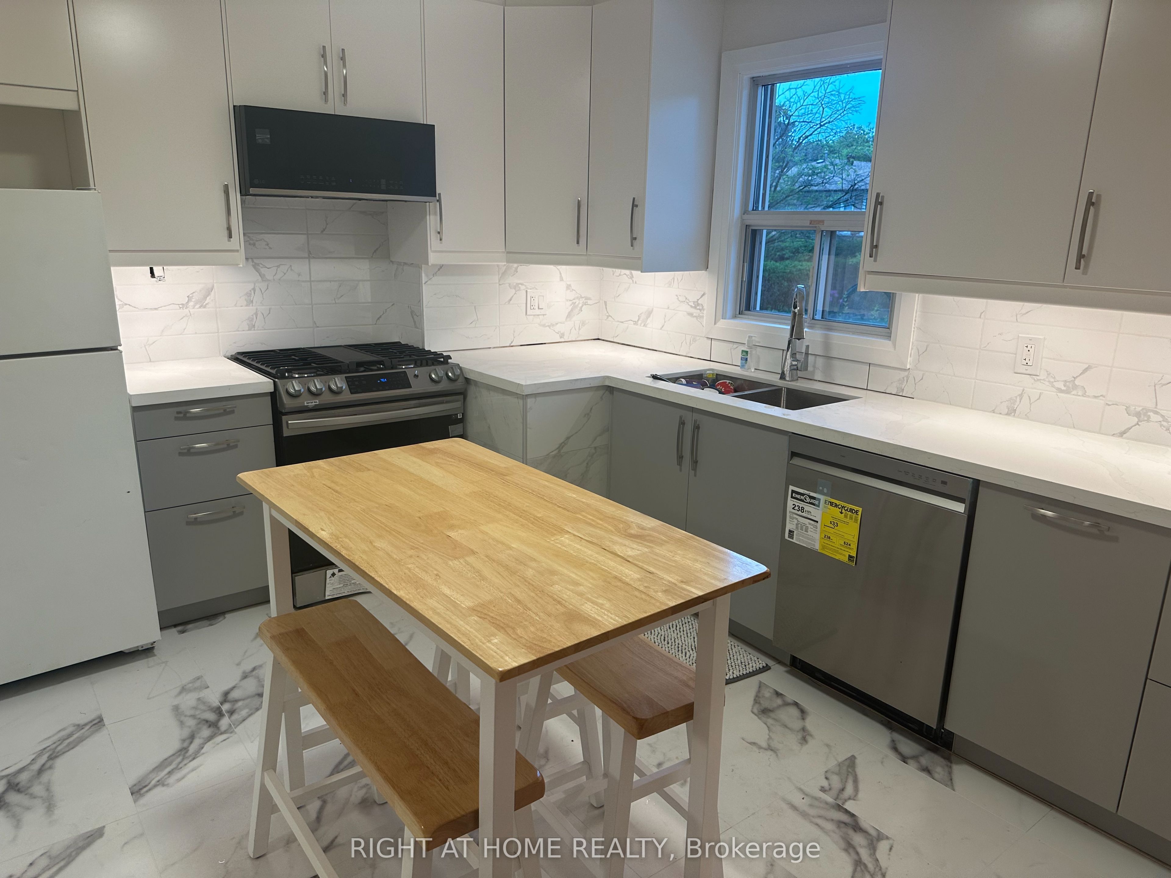 309 Queen Mary Drive, Oakville, ON L6K 3L5 photo 3