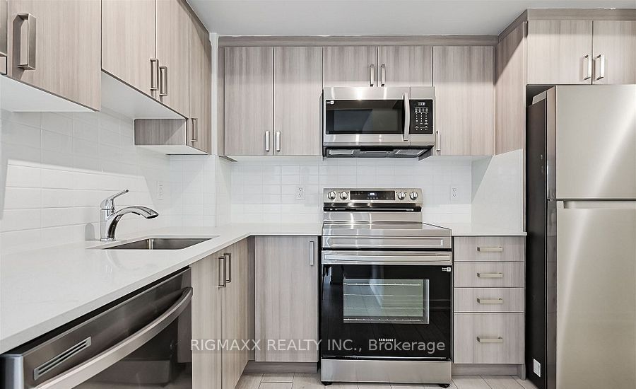 556 Marlee Avenue W 521, Toronto, ON M6B 0B1 photo 3