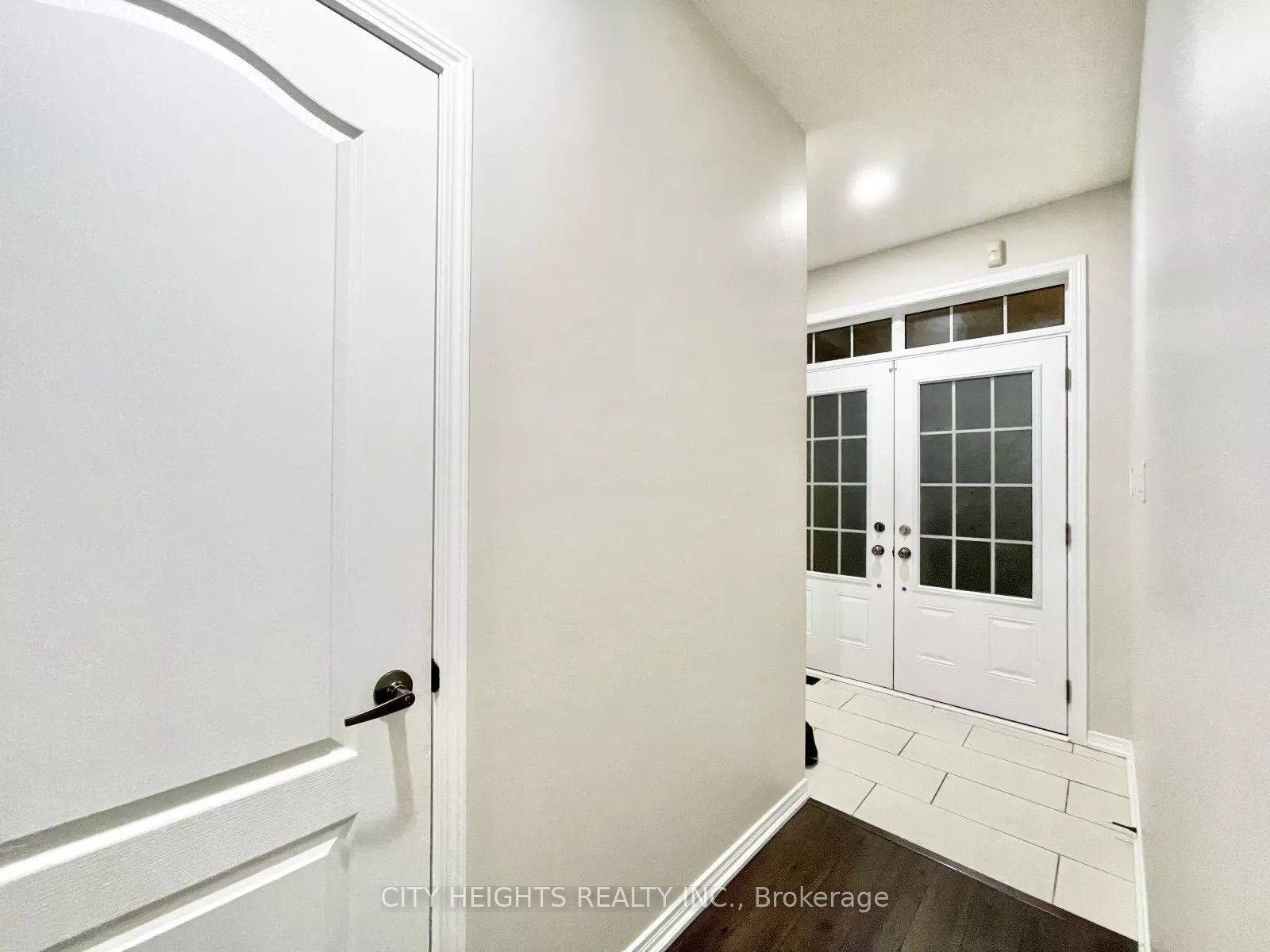 147 Baffin Crescent Main, Brampton, ON L4A 4K7 photo 2