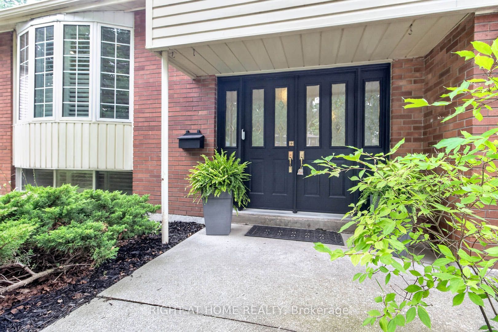 516 Kenmarr Crescent, Burlington, ON L7L 4R7 photo 4