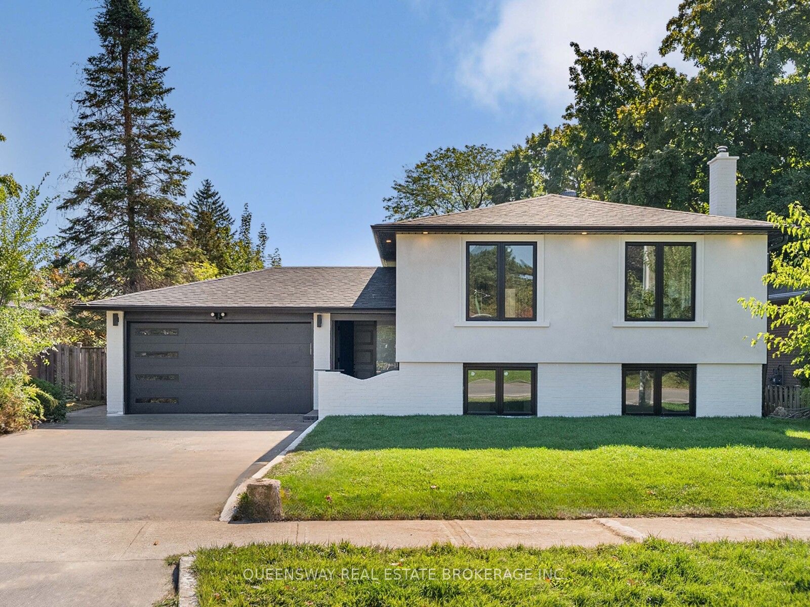 1128 Pinegrove Road, Oakville, ON L6L 2W6