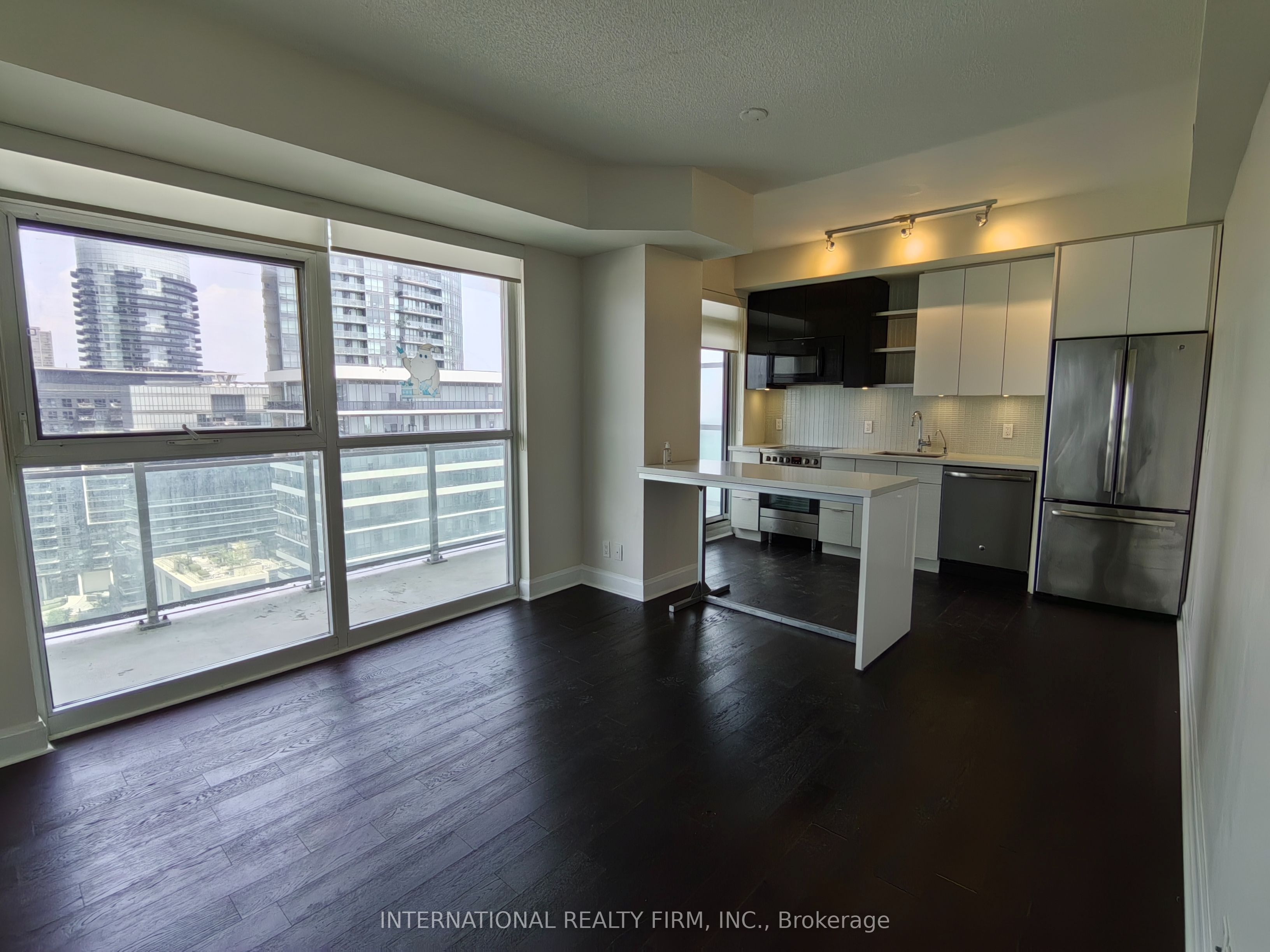 33 Shore Breeze Drive 1608, Toronto, ON M8V 0G1 photo 2