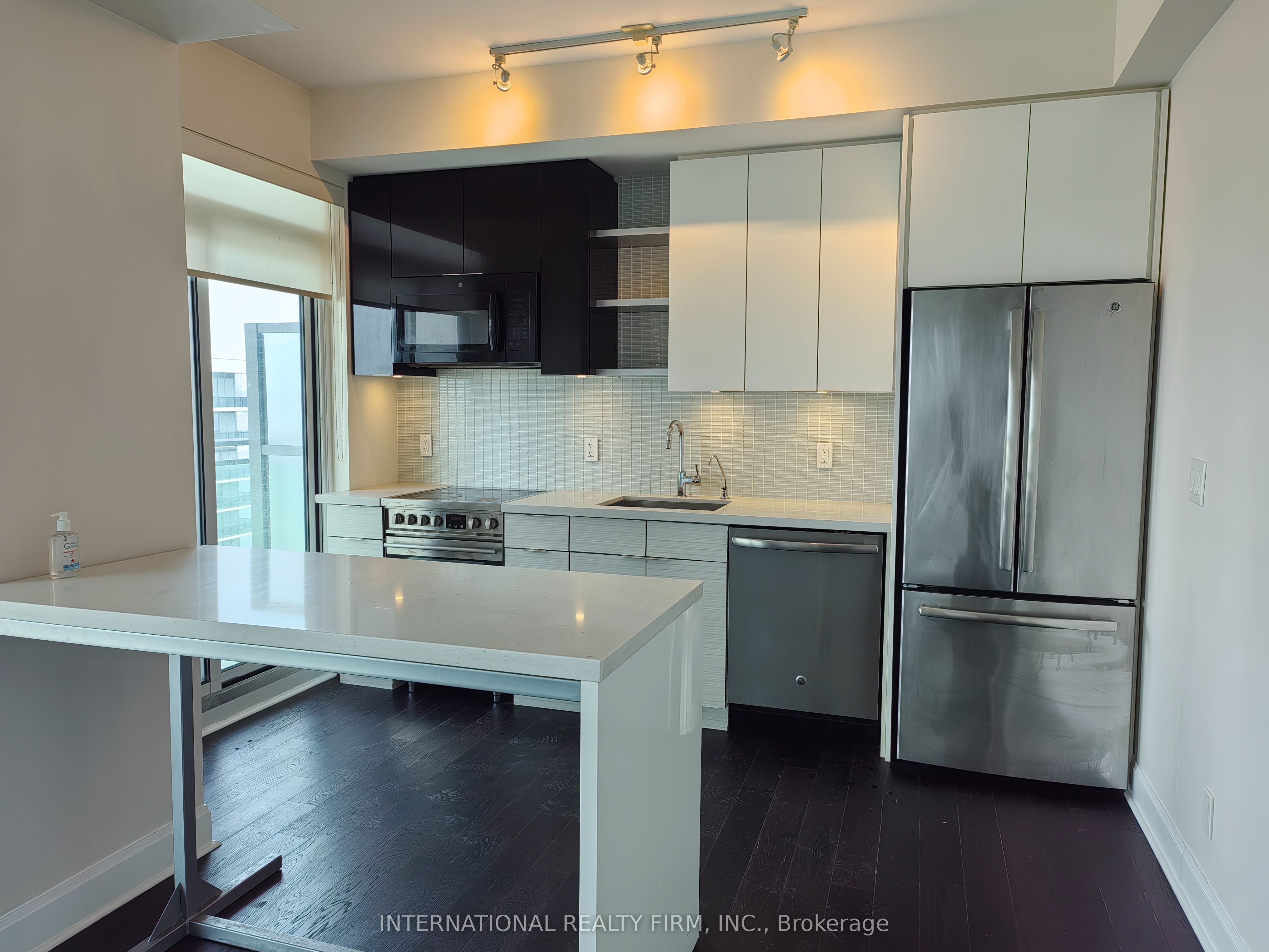 33 Shore Breeze Drive 1608, Toronto, ON M8V 0G1 photo 3