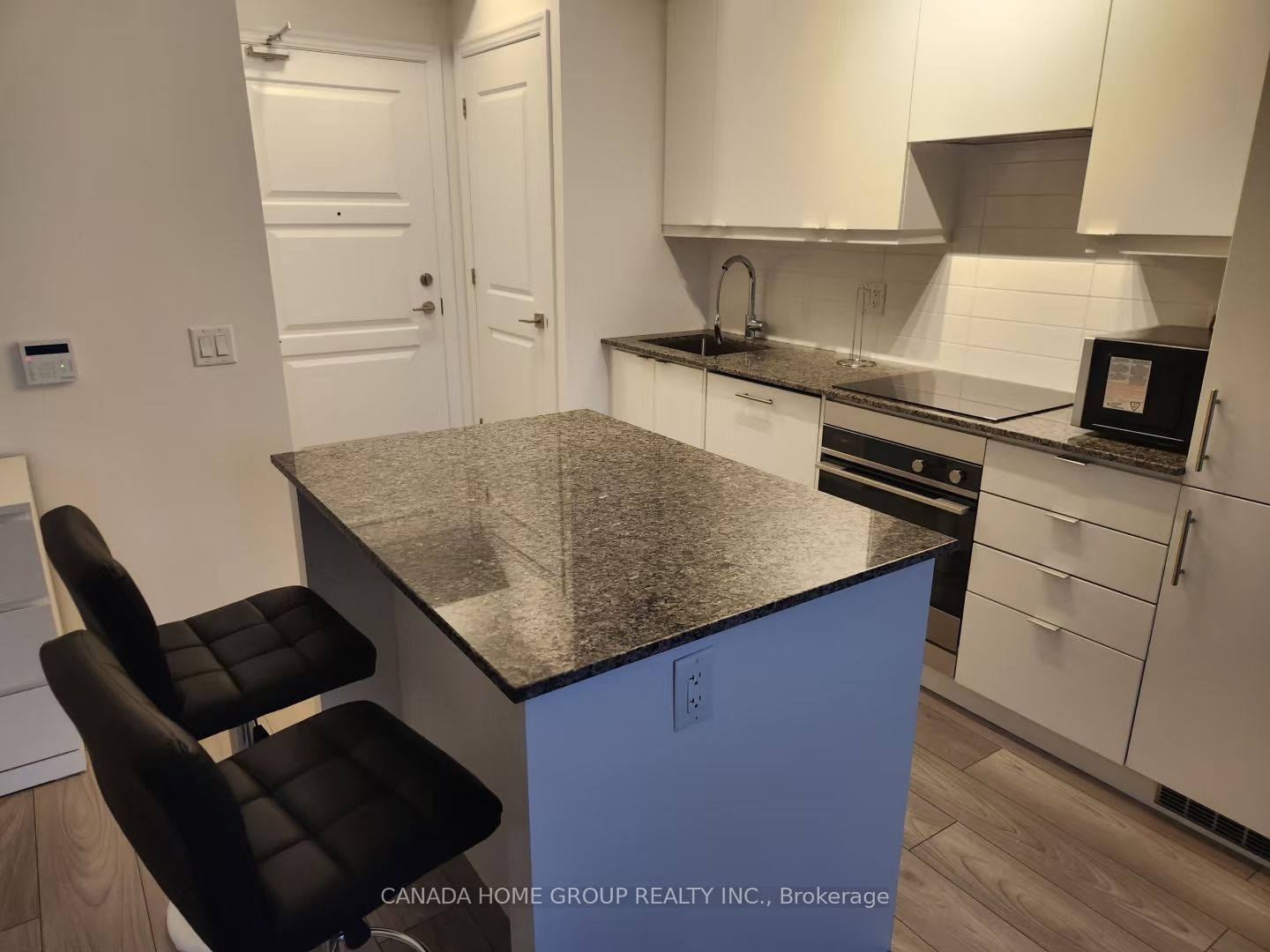 36 Elm Drive W 2810, Mississauga, ON L5B 1L9