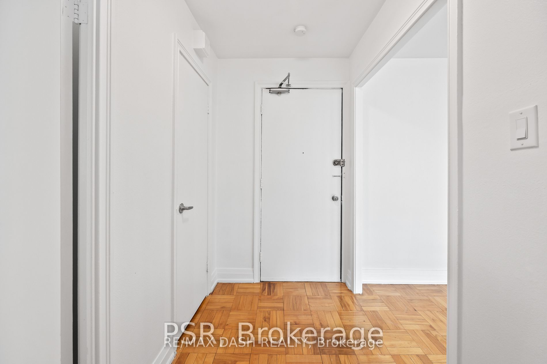 69 Old Mill Terrace 18, Toronto, ON M8X 1A1 photo 5