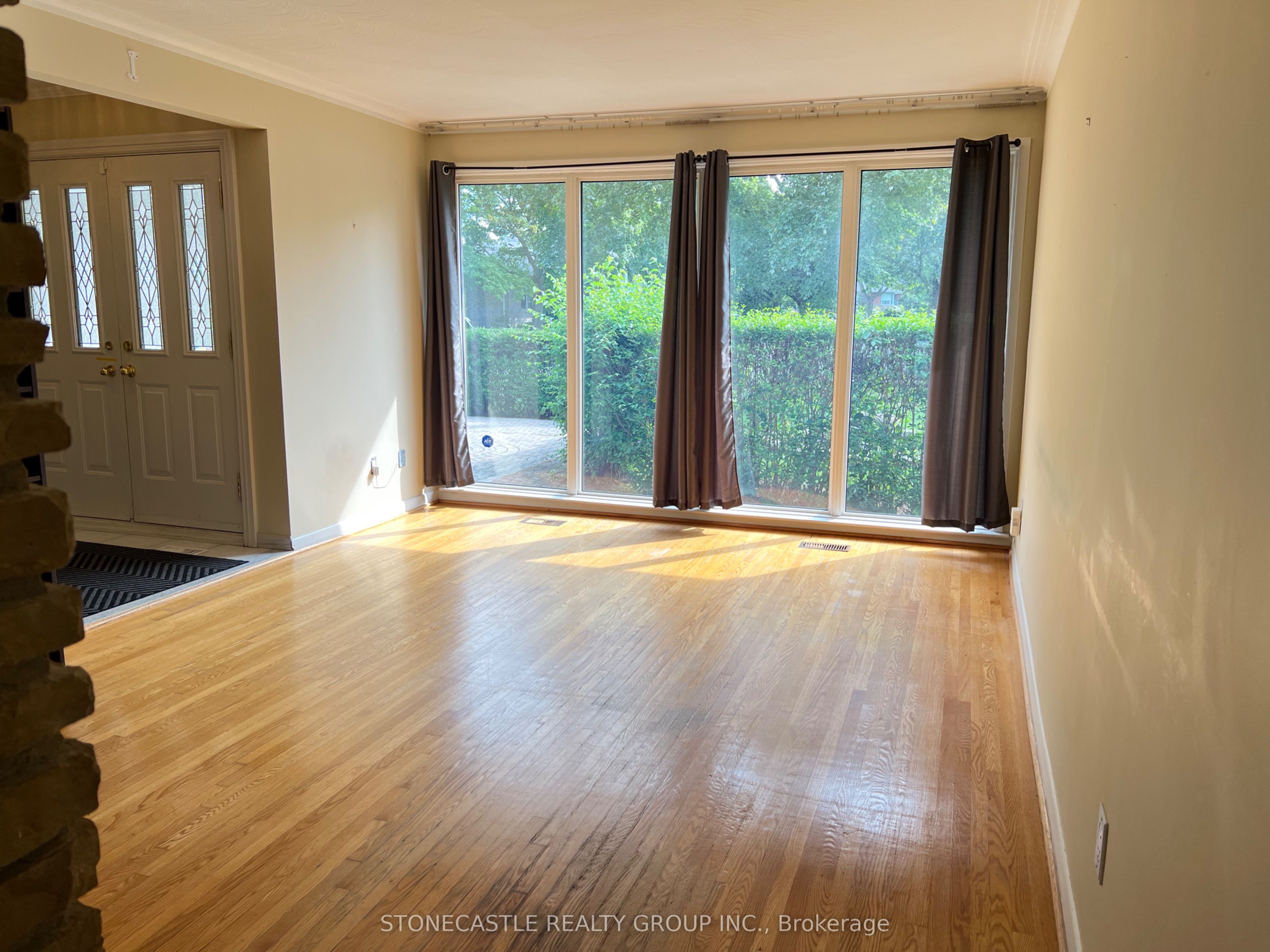 8 Hartsdale Drive, Toronto, ON M9R 2S2 photo 3