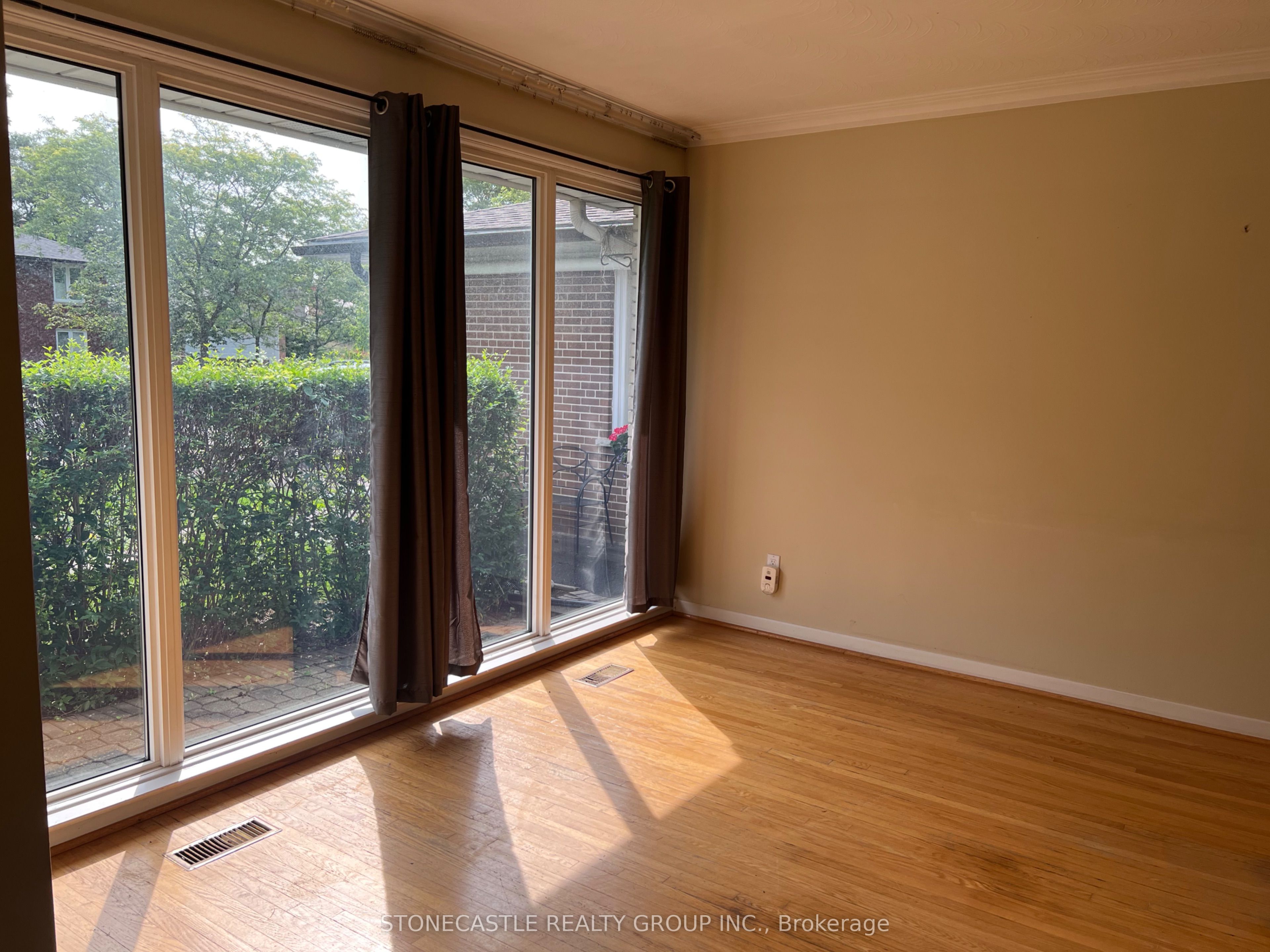 8 Hartsdale Drive, Toronto, ON M9R 2S2 photo 4