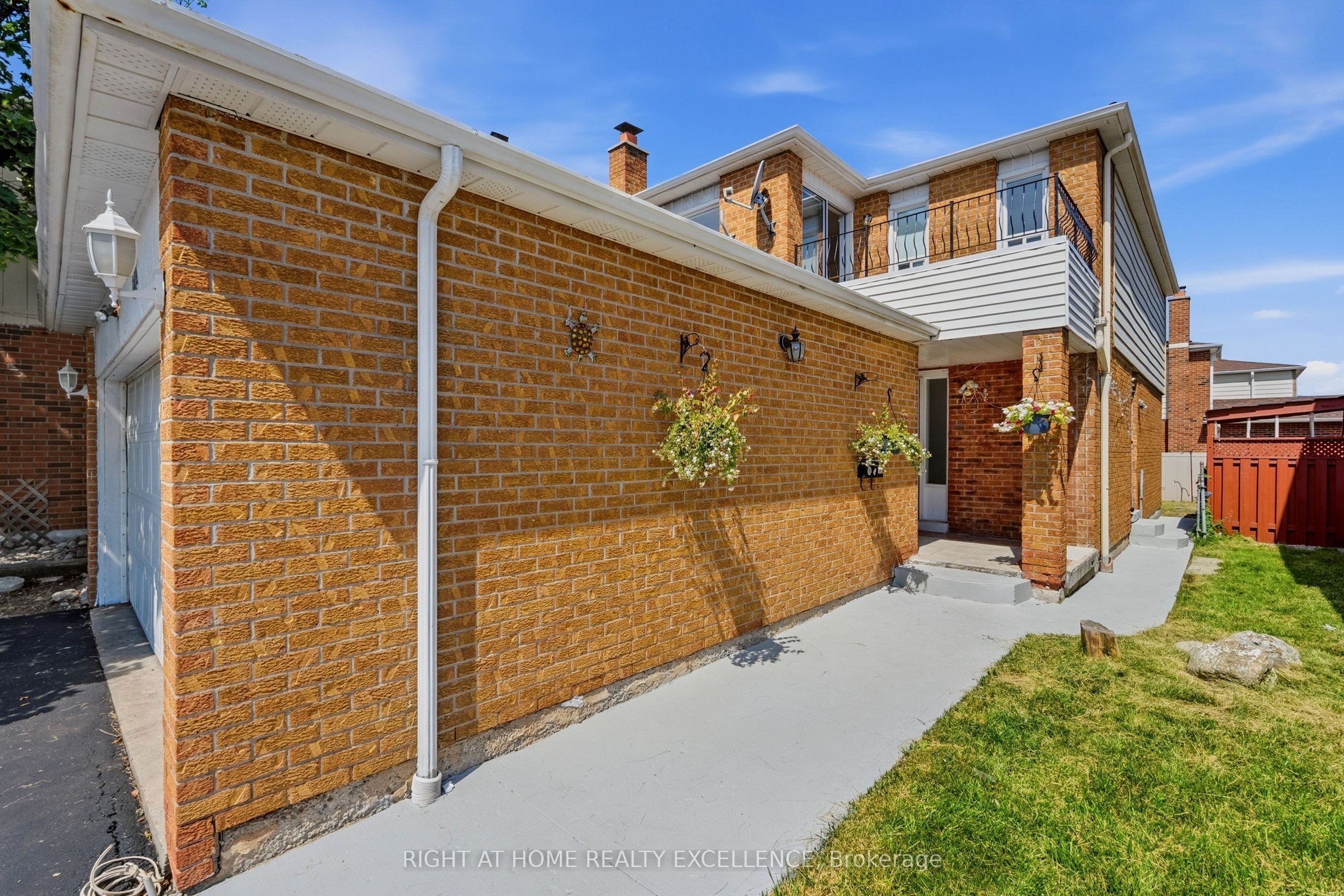 10 Banting Crescent Upper, Brampton, ON L6Y 2L8 photo 5