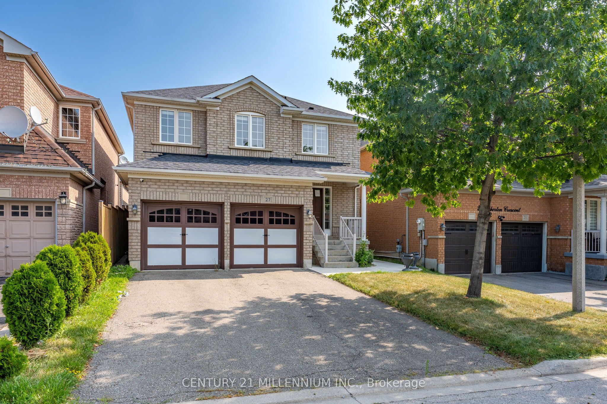 27 Hiberton Crescent, Brampton, ON L7A 3E2 photo 2