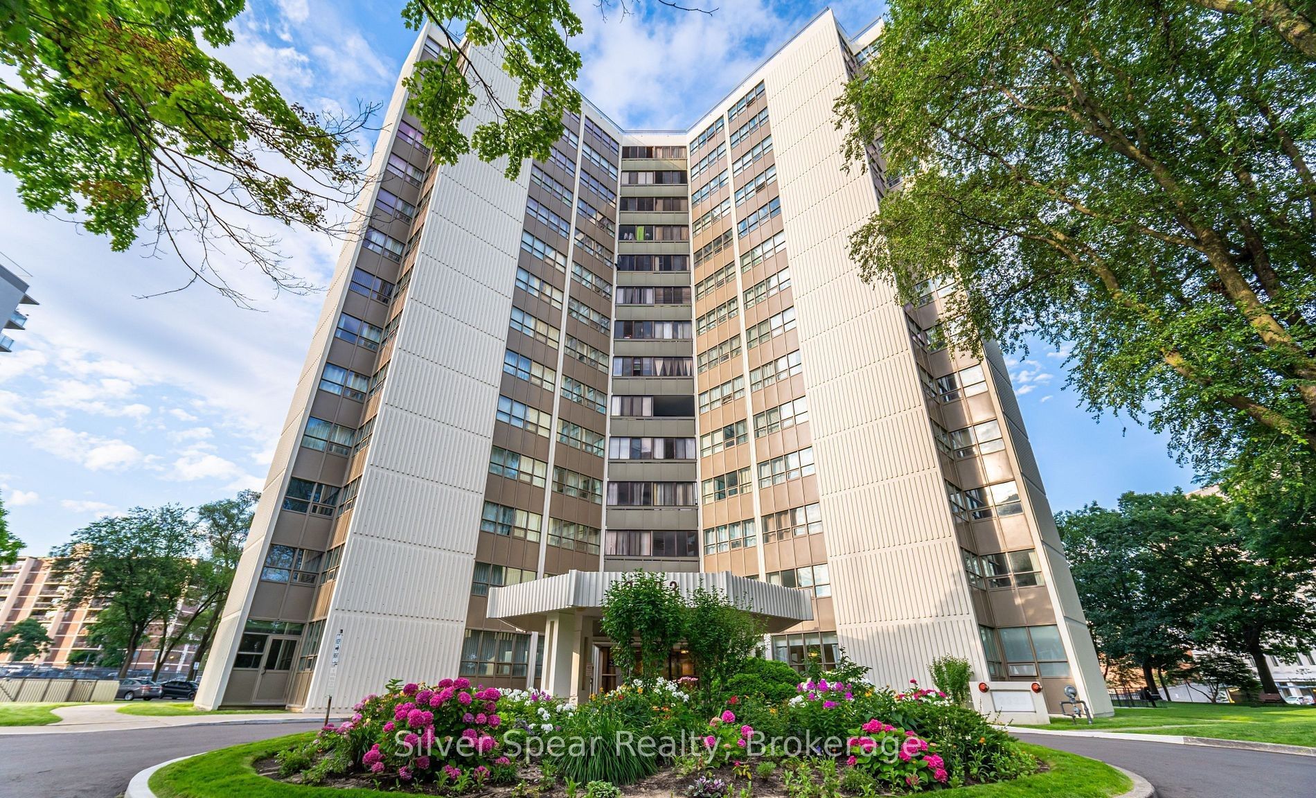 2323 Confederation Parkway 901, Mississauga, ON L5B 1R6 photo 2