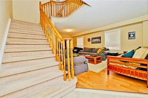5673 Flora Drive, Burlington, ON L7L 6X4 photo 3