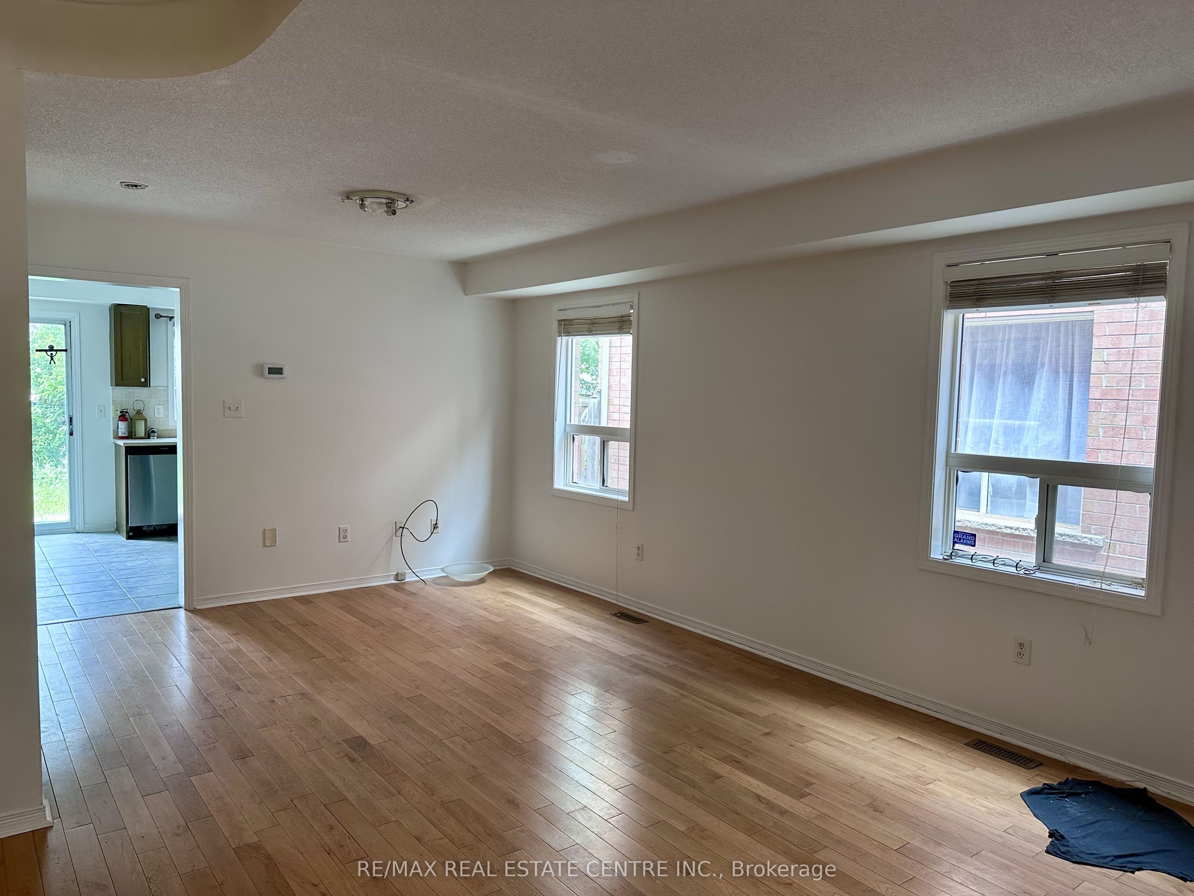 5673 Flora Drive, Burlington, ON L7L 6X4 photo 4