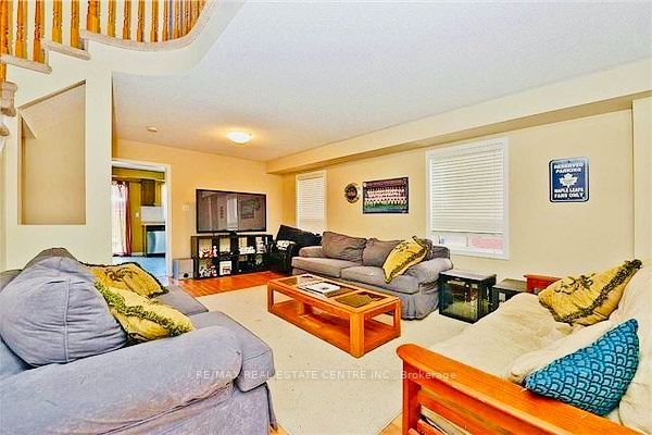 5673 Flora Drive, Burlington, ON L7L 6X4 photo 5