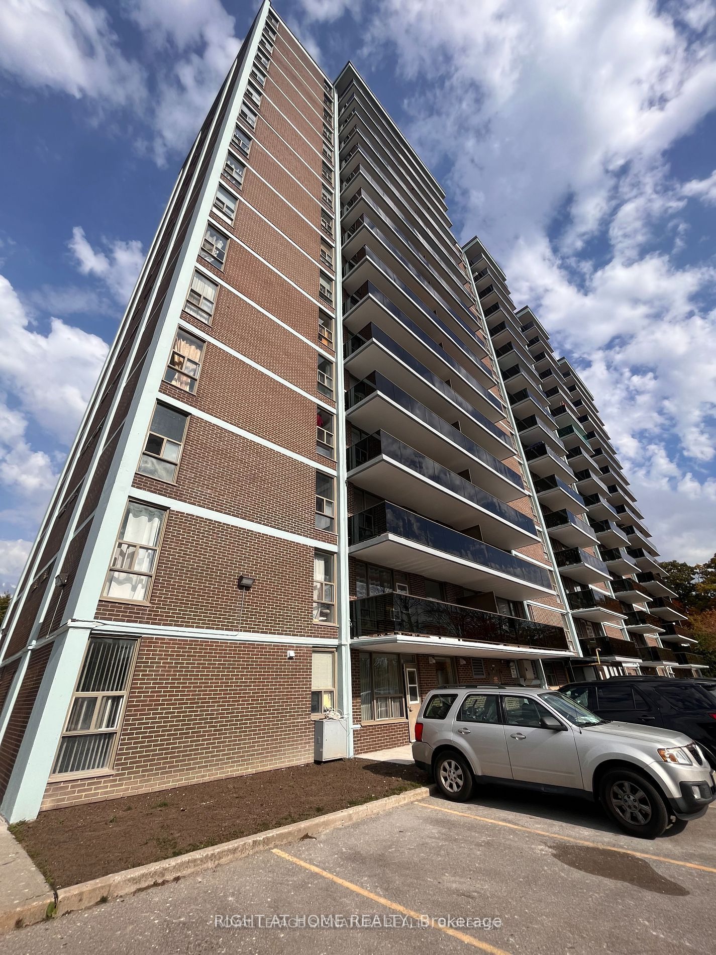 235 Grandravine Drive 407, Toronto, ON M3N 1J2