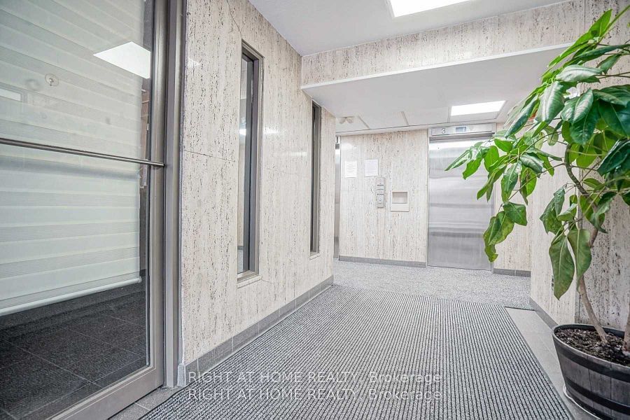 235 Grandravine Drive 407, Toronto, ON M3N 1J2 photo 2
