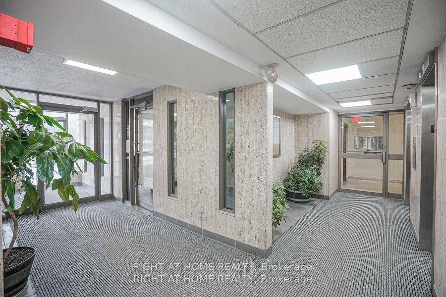 235 Grandravine Drive 407, Toronto, ON M3N 1J2 photo 3