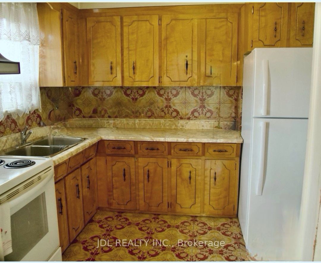 40 Montana Avenue, Toronto, ON M3M 1B6 photo 5