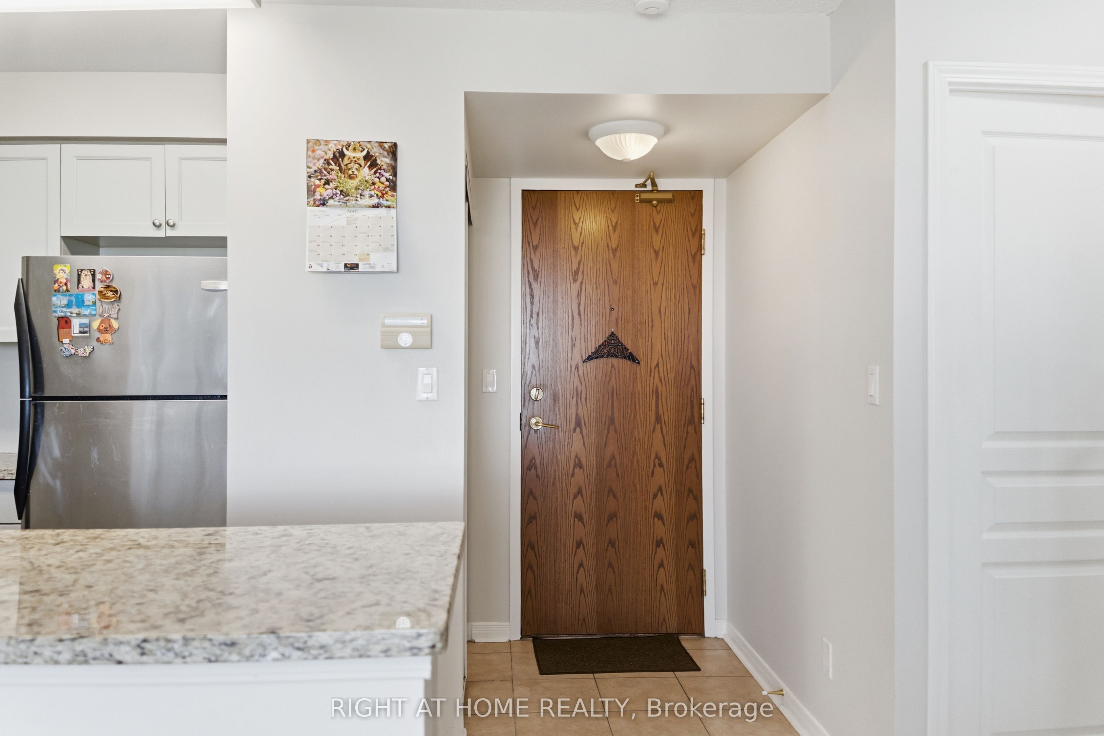 4879 KIMBERMOUNT Avenue 607, Mississauga, ON L5B 0H8 photo 2