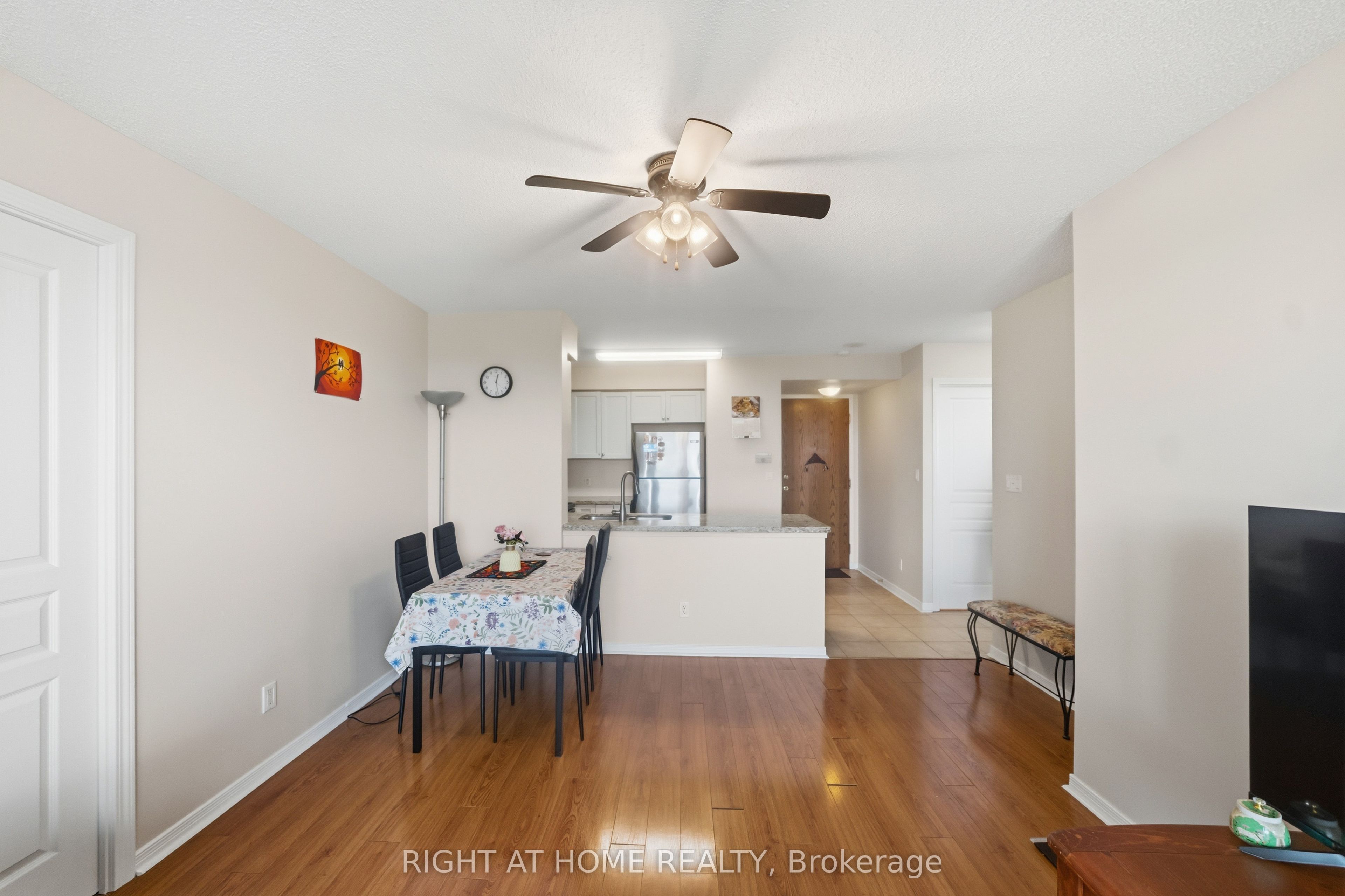 4879 KIMBERMOUNT Avenue 607, Mississauga, ON L5B 0H8 photo 5