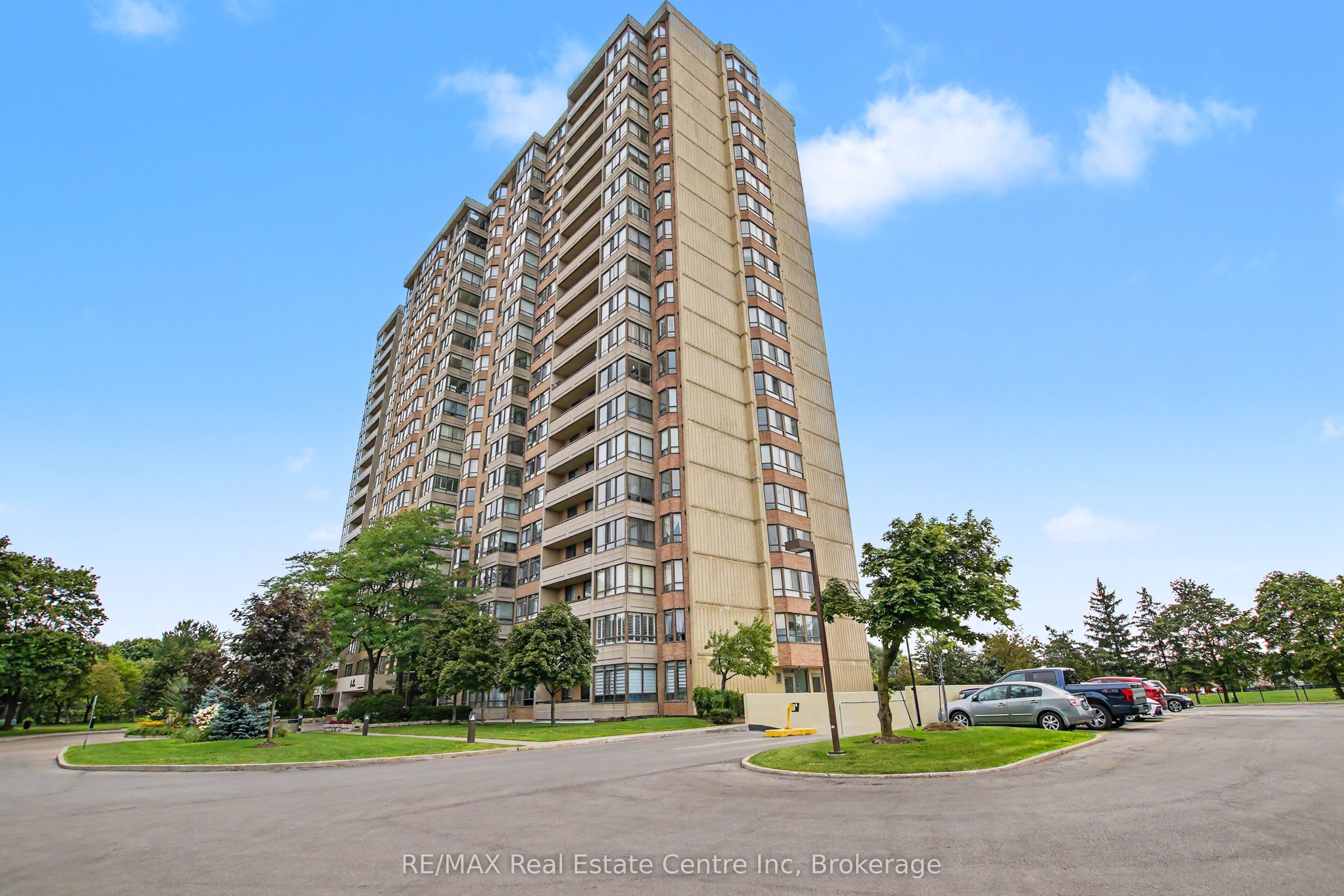 100 County Court Boulevard 1604, Brampton, ON L6W 3X1