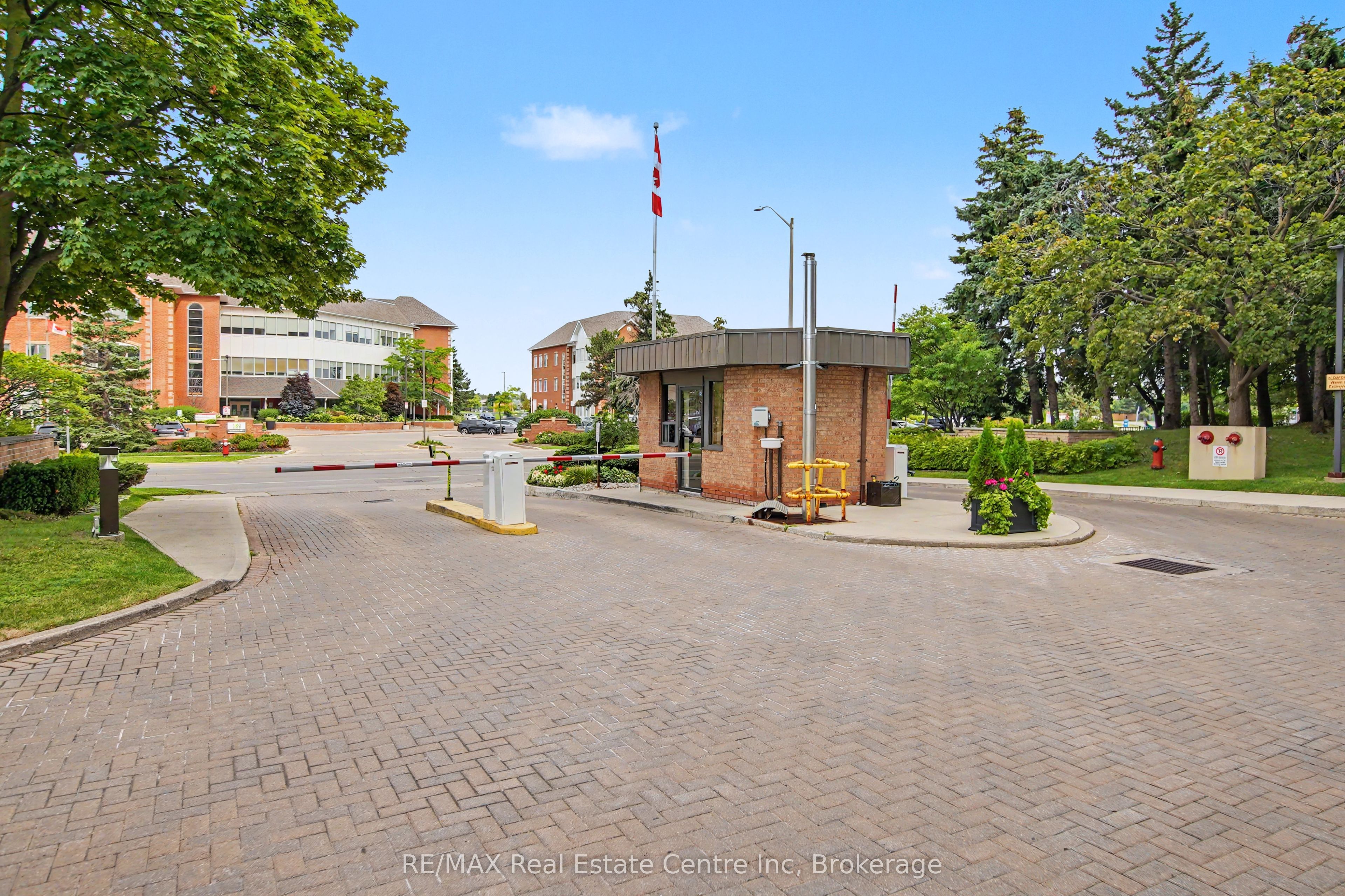 100 County Court Boulevard 1604, Brampton, ON L6W 3X1 photo 3