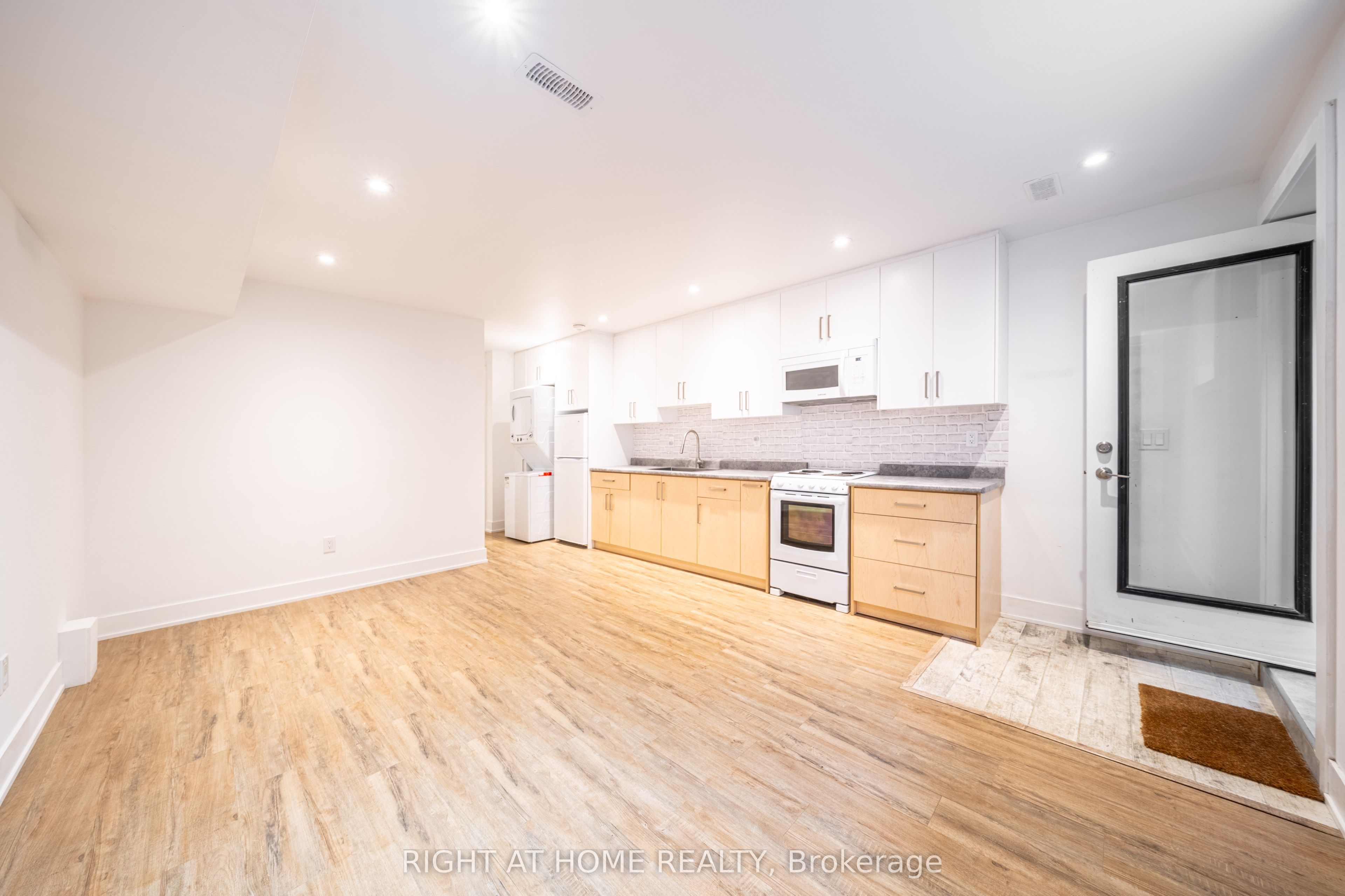 49B East Drive Basement, Toronto, ON M6N 2N8 photo 2