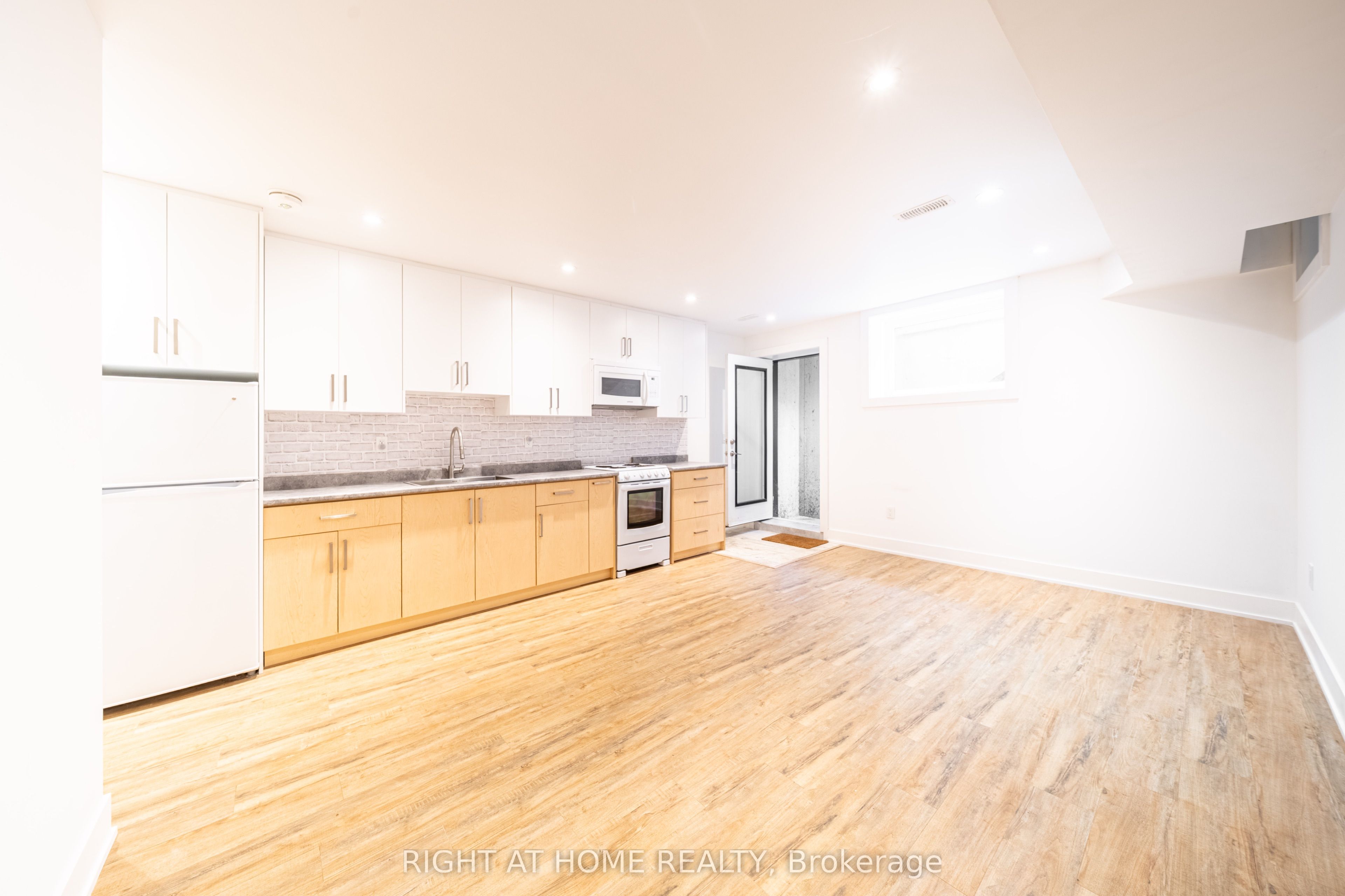 49B East Drive Basement, Toronto, ON M6N 2N8 photo 3