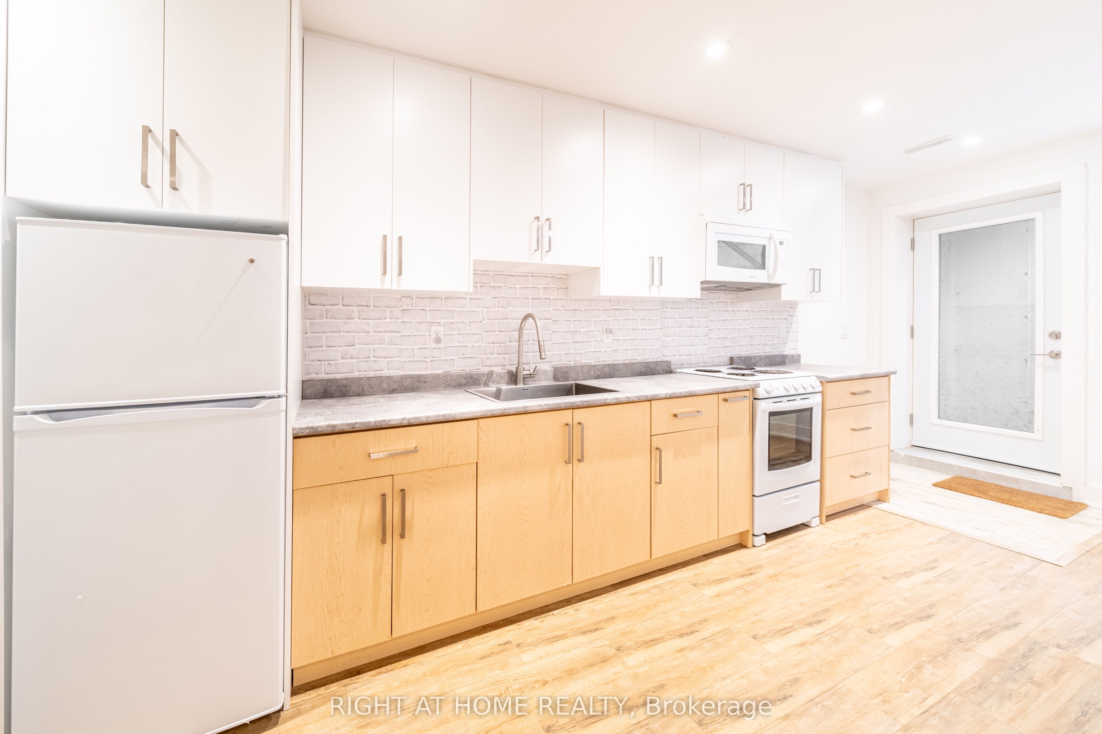 49B East Drive Basement, Toronto, ON M6N 2N8 photo 4