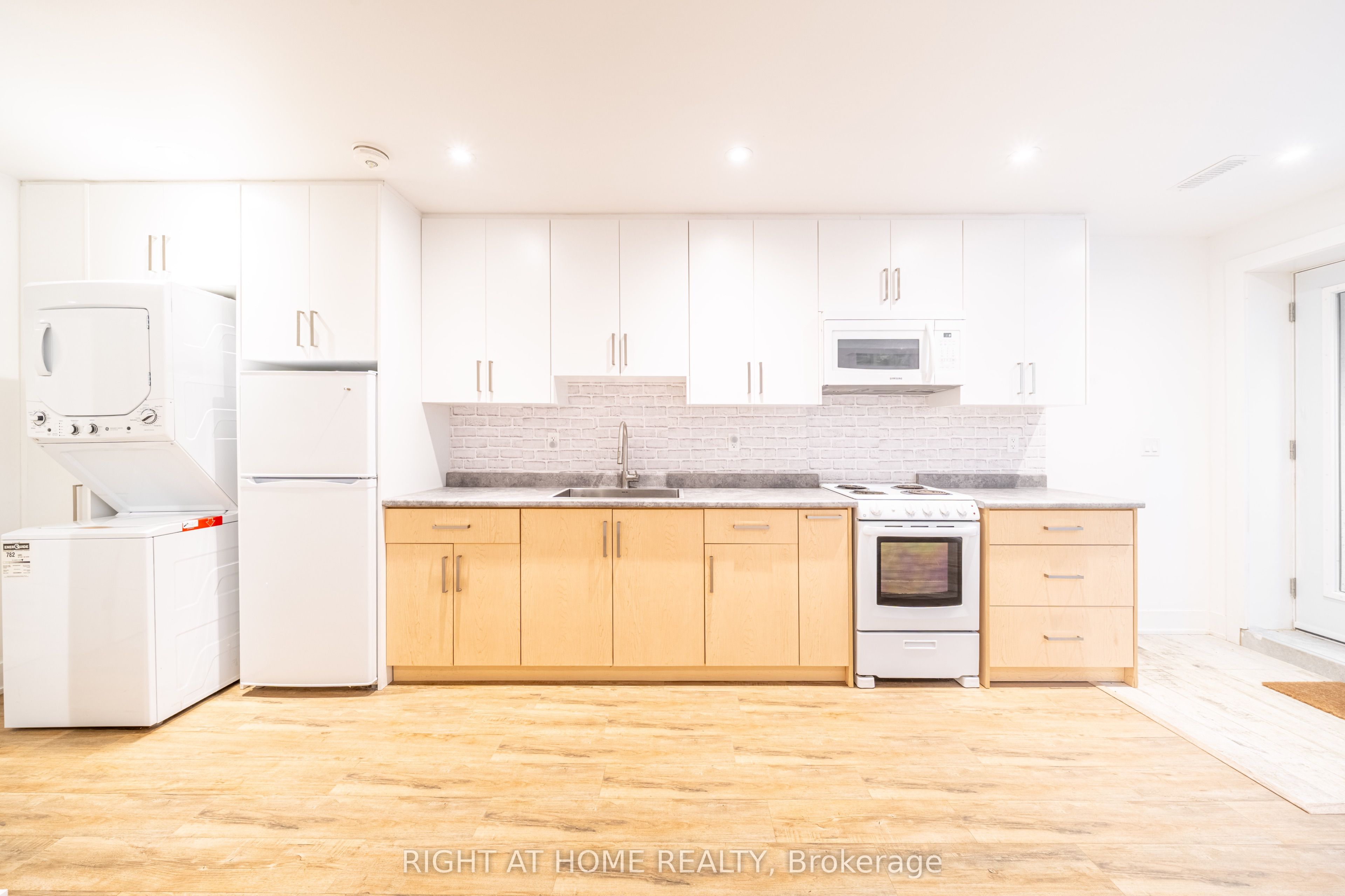 49B East Drive Basement, Toronto, ON M6N 2N8 photo 5