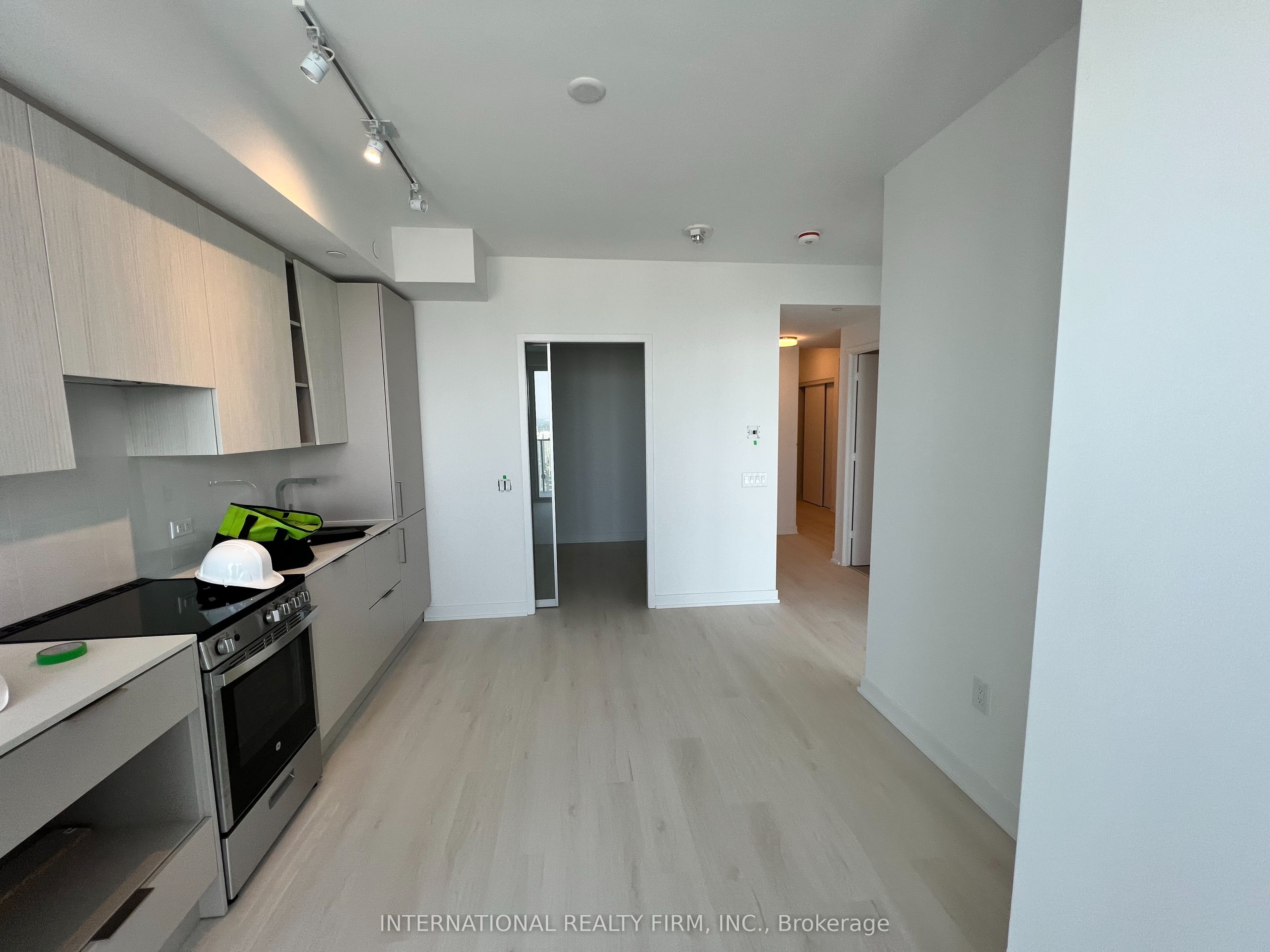 3900 Confederation Parkway 4002, Mississauga, ON L5B 0M3 photo 3