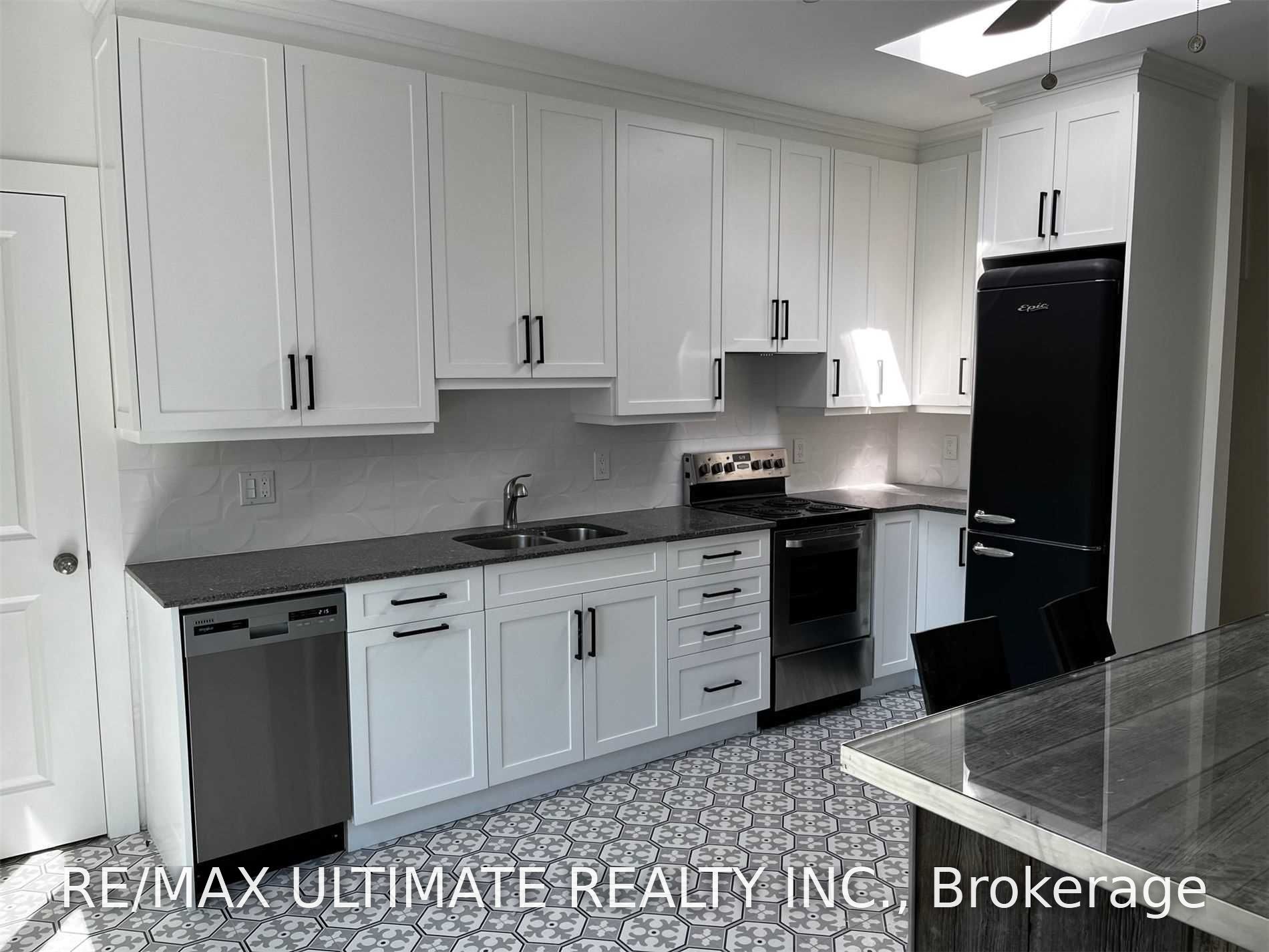 1065B St Clair Avenue W, Toronto, ON M6E 1A6 photo 2