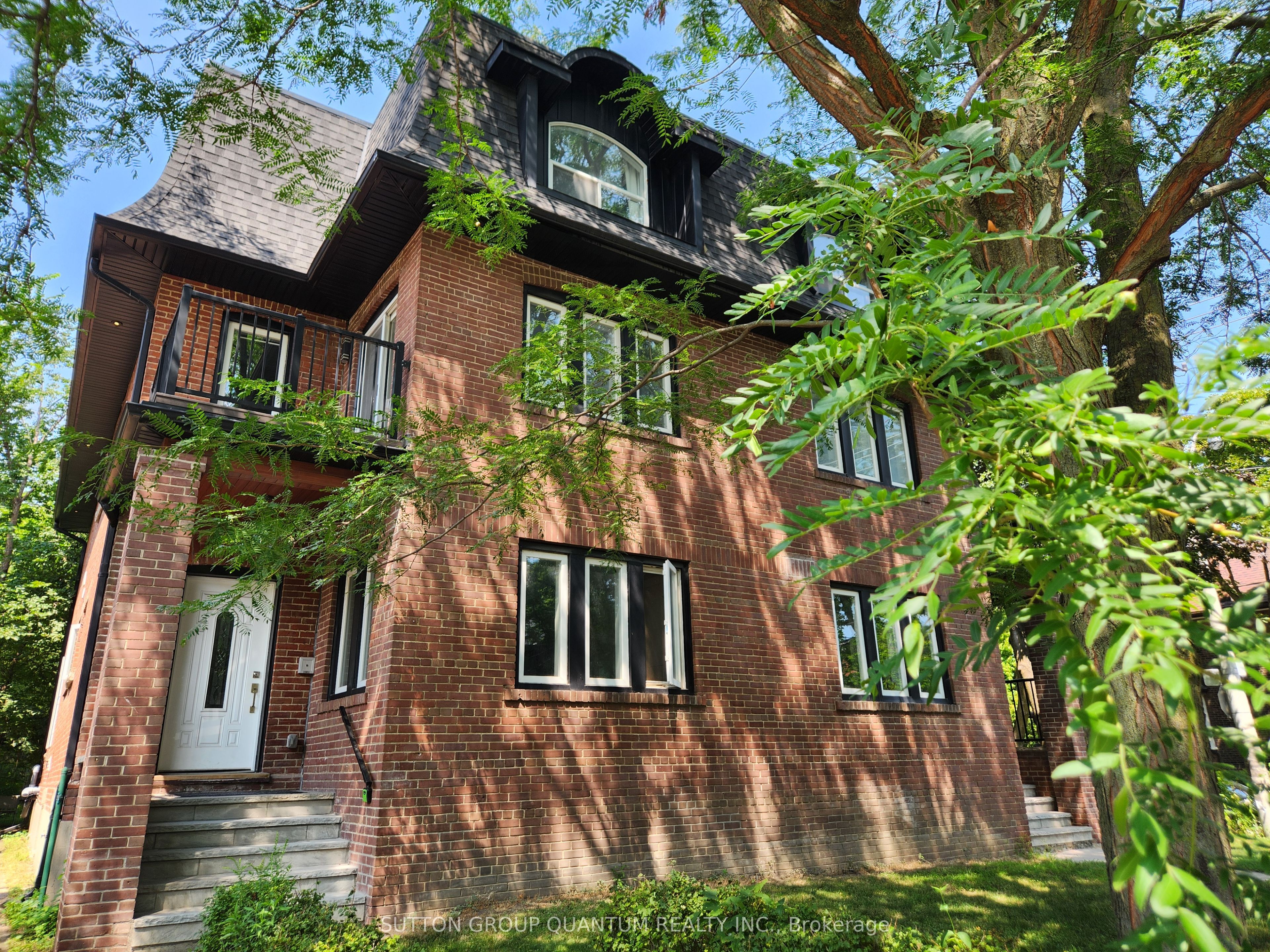 28 Boustead Avenue 2, Toronto, ON M6R 1Y9