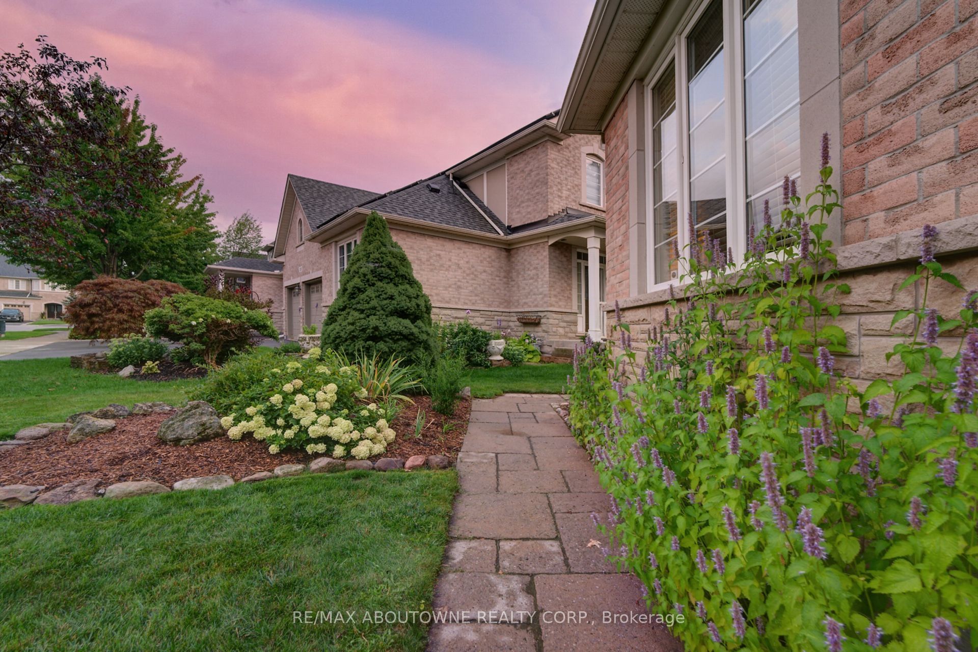 2196 Emily Circle, Oakville, ON L6M 0E5 photo 4