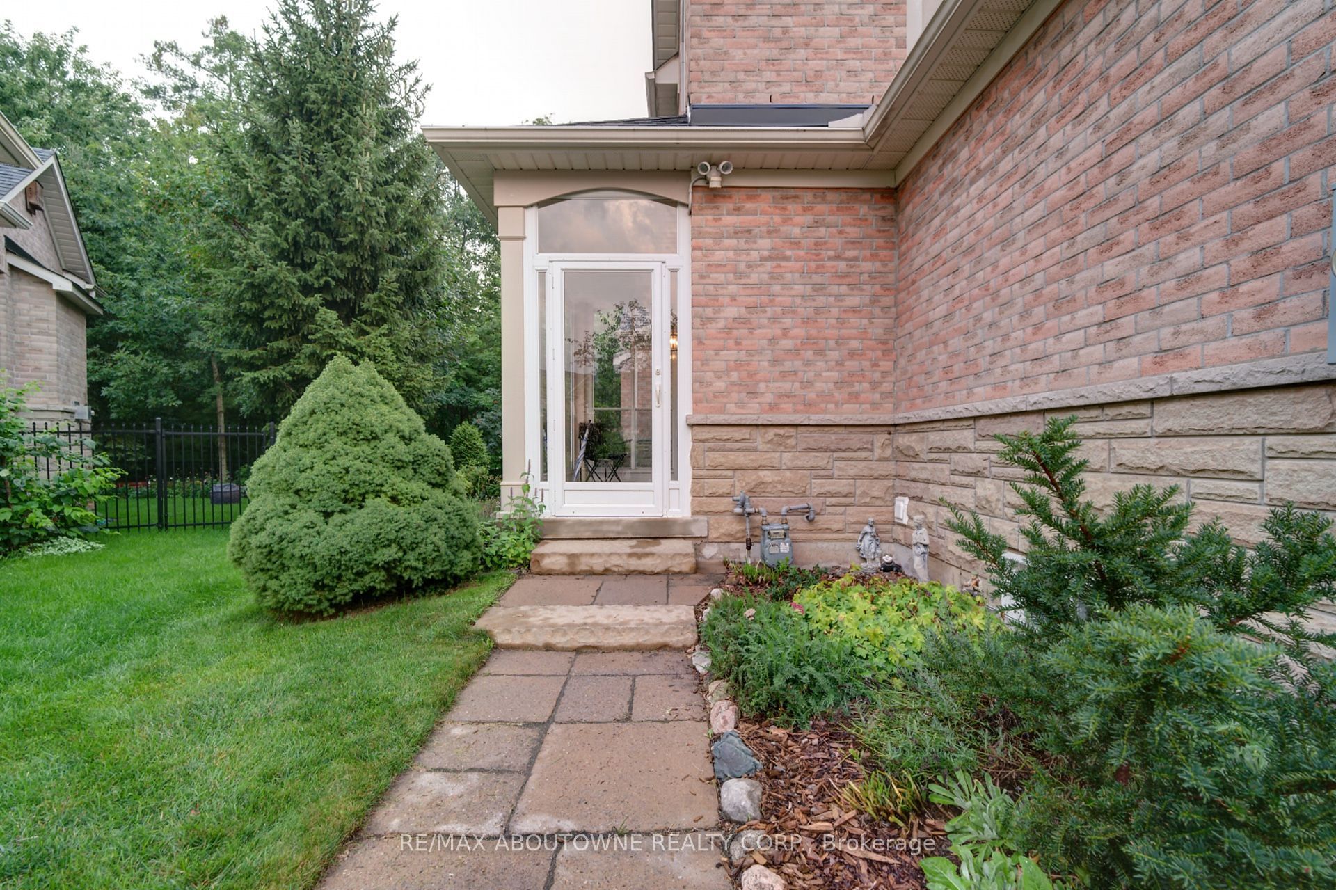 2196 Emily Circle, Oakville, ON L6M 0E5 photo 5