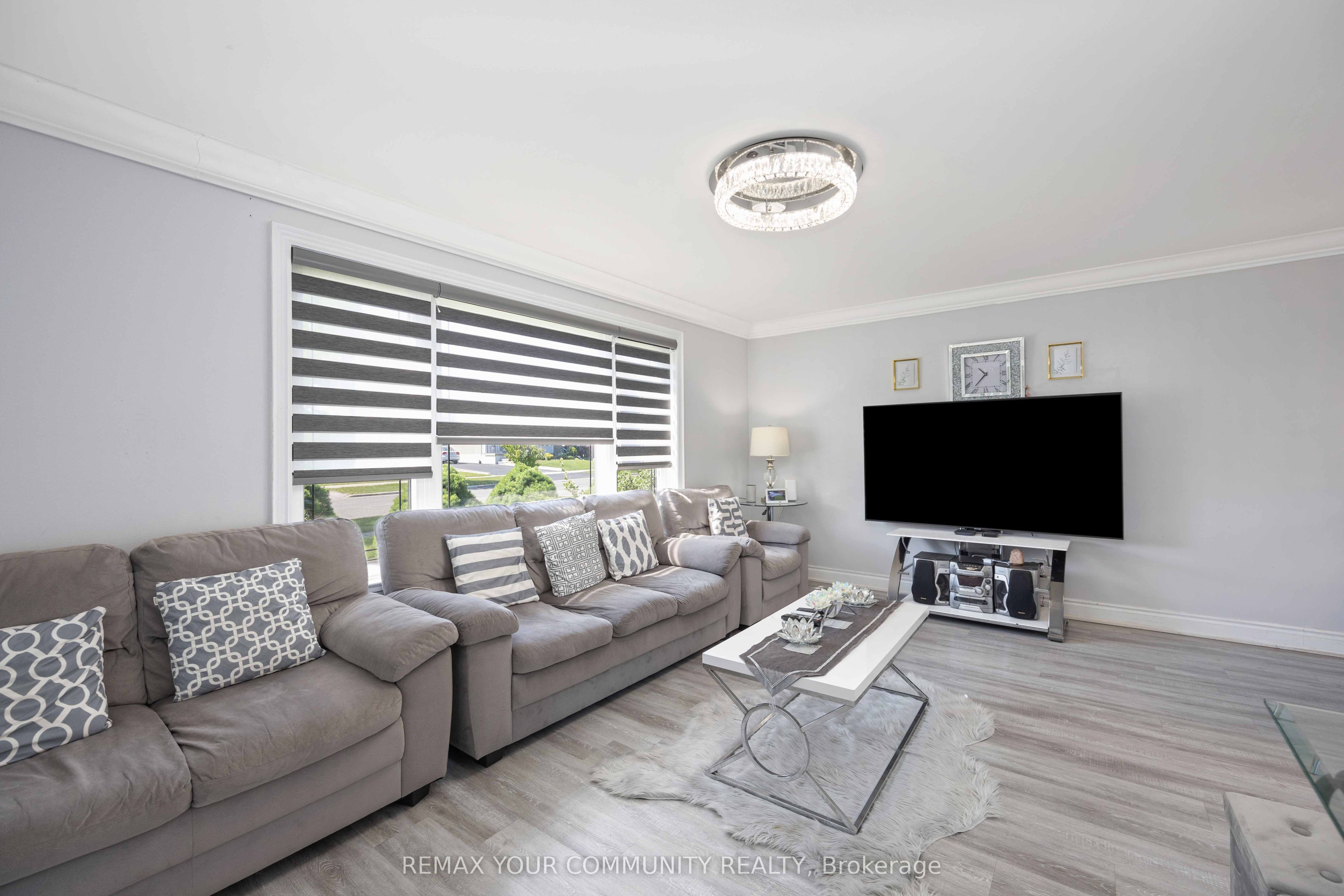 62 Secroft Crescent, Toronto, ON M3N 1R6 photo 3