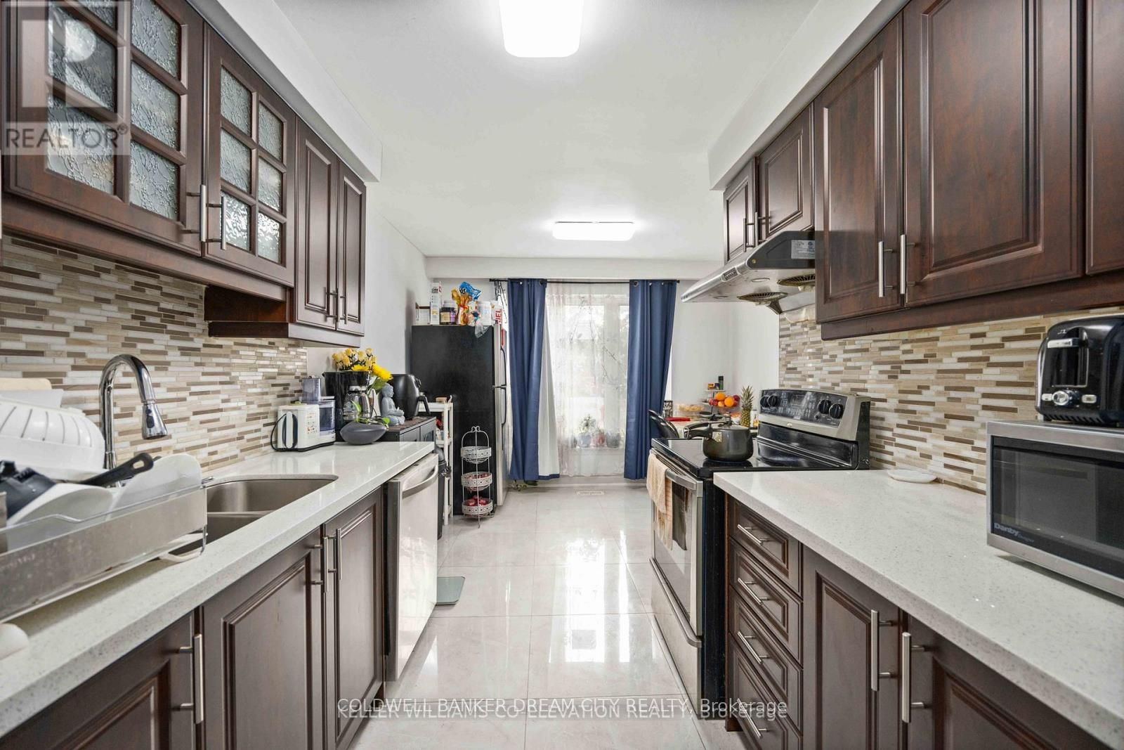 3073 Ireson Court UPPER, Mississauga, ON L4T 1N7 photo 3