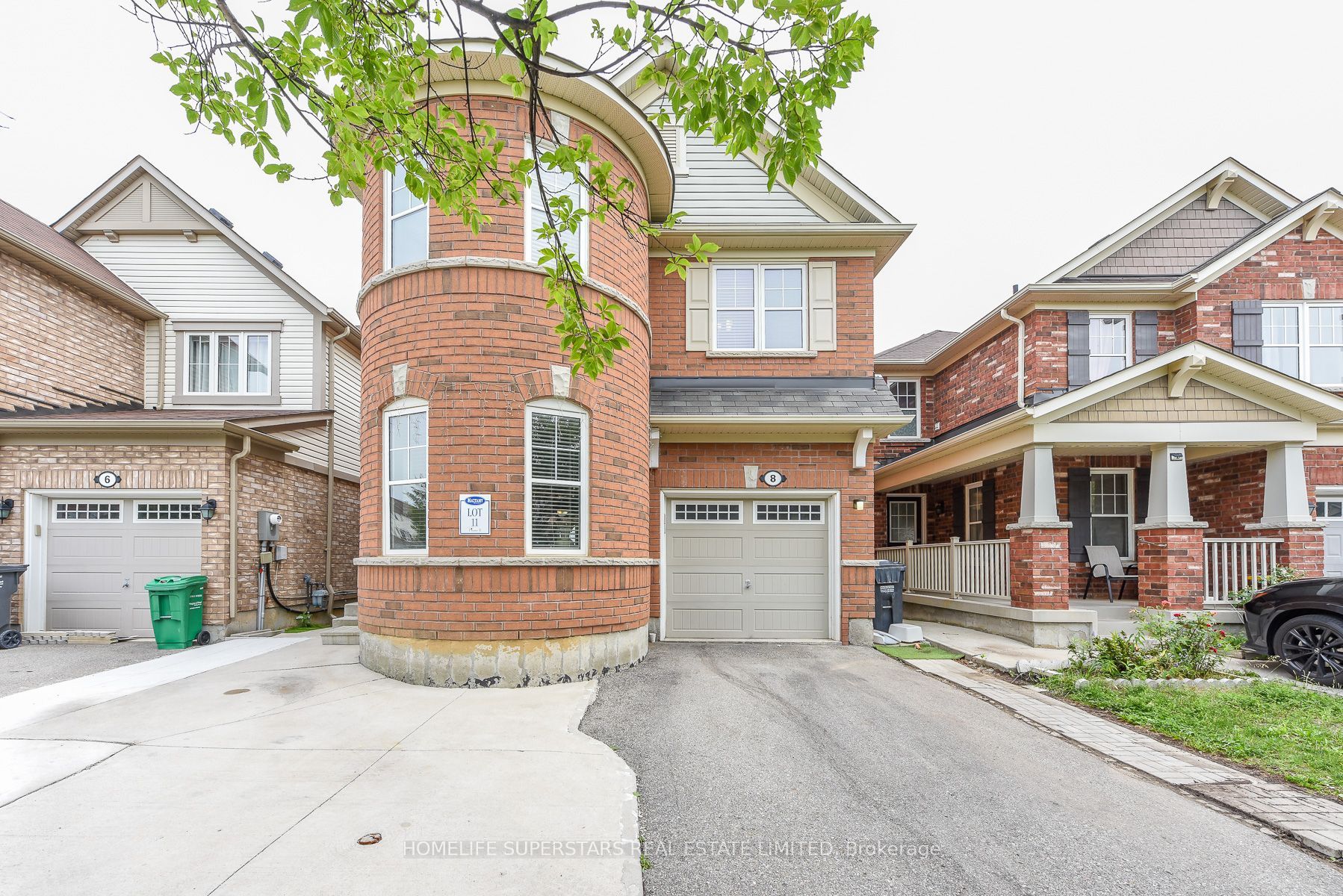 8 Miracle Trail N, Brampton, ON L7A 0Y3 photo 2