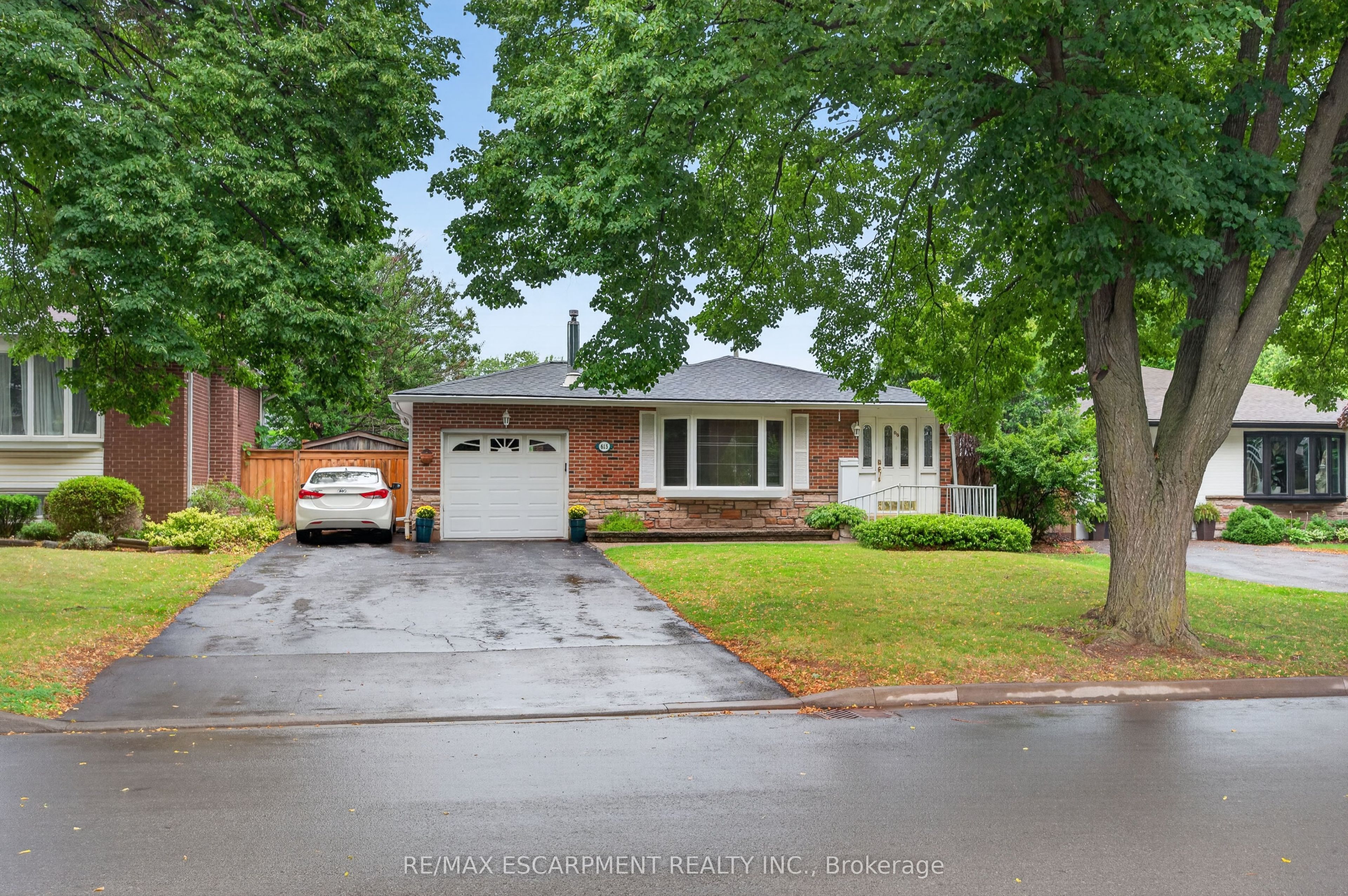 615 Meadow Lane, Burlington, ON L7L 4R9 photo 2