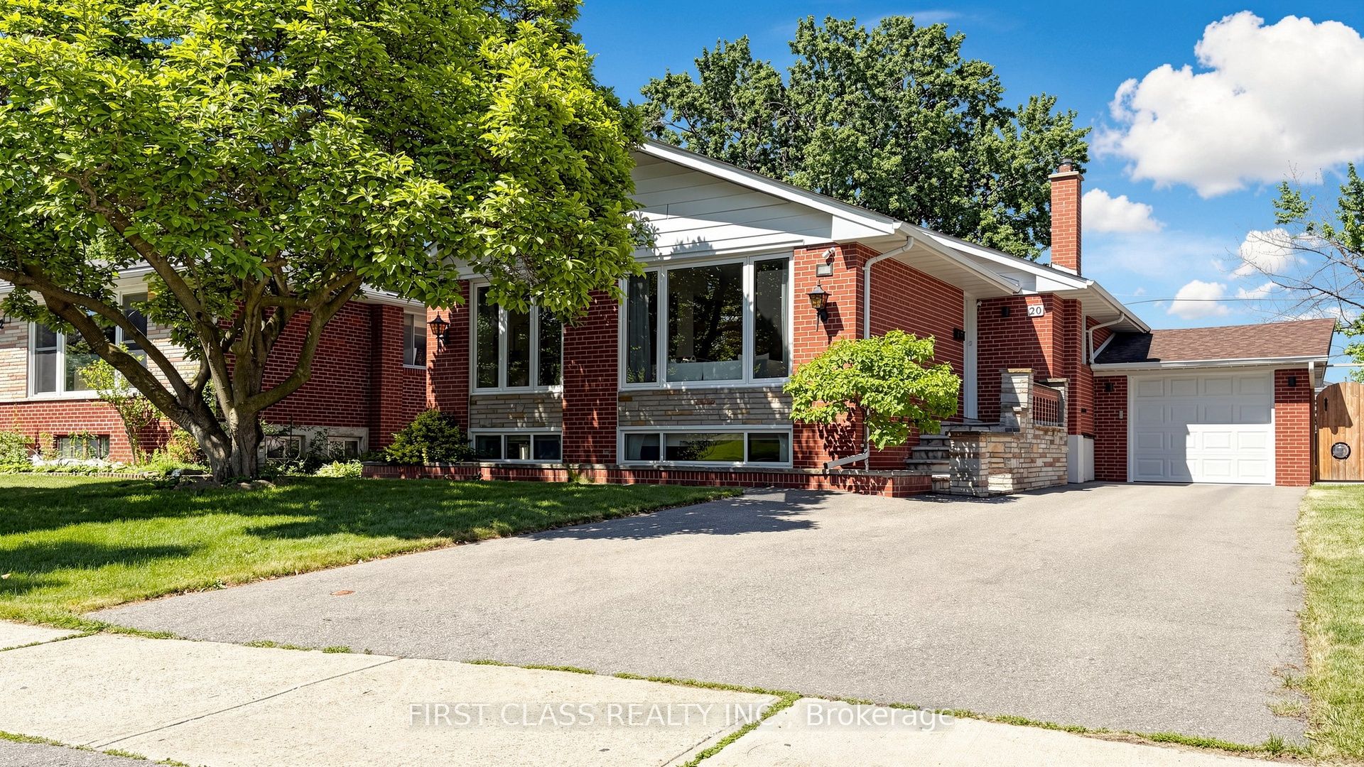20 Brampton Road, Toronto, ON M9R 3J1