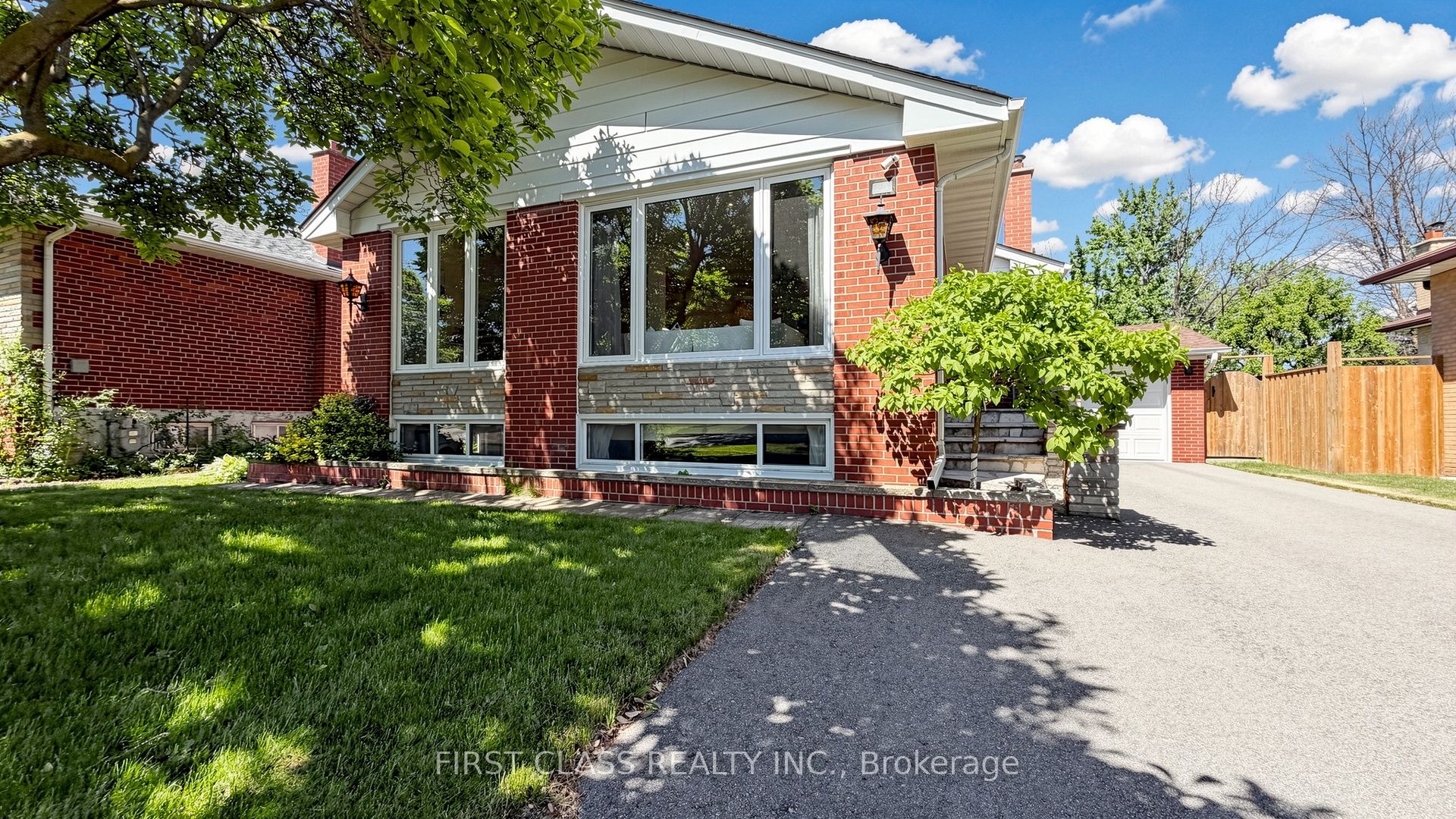 20 Brampton Road, Toronto, ON M9R 3J1 photo 2