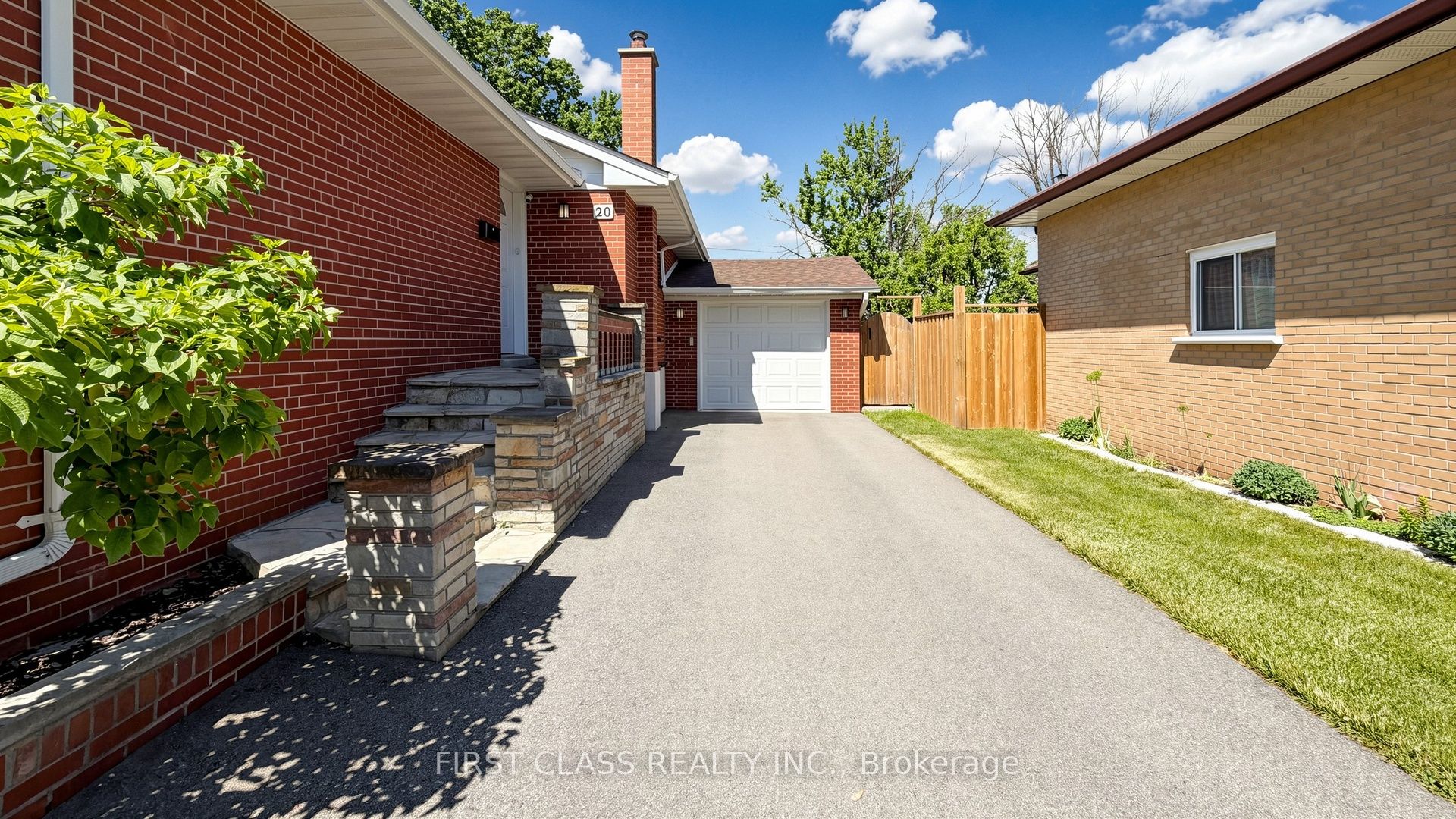 20 Brampton Road, Toronto, ON M9R 3J1 photo 4