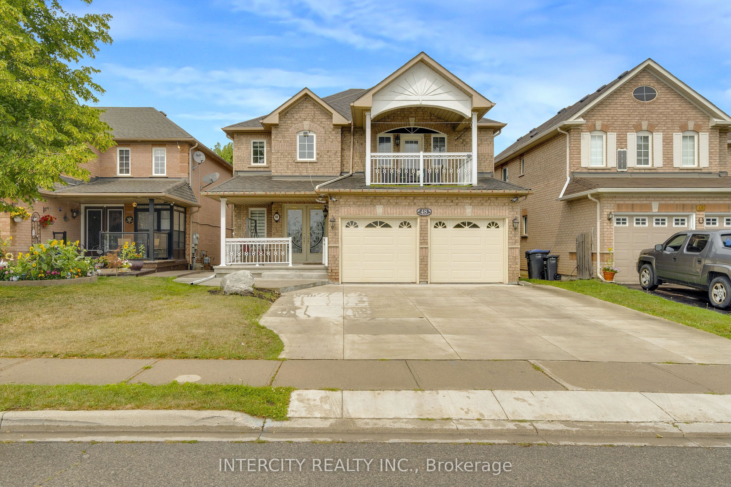 48 Avalanche Crescent, Brampton, ON L6P 1M5 photo 2